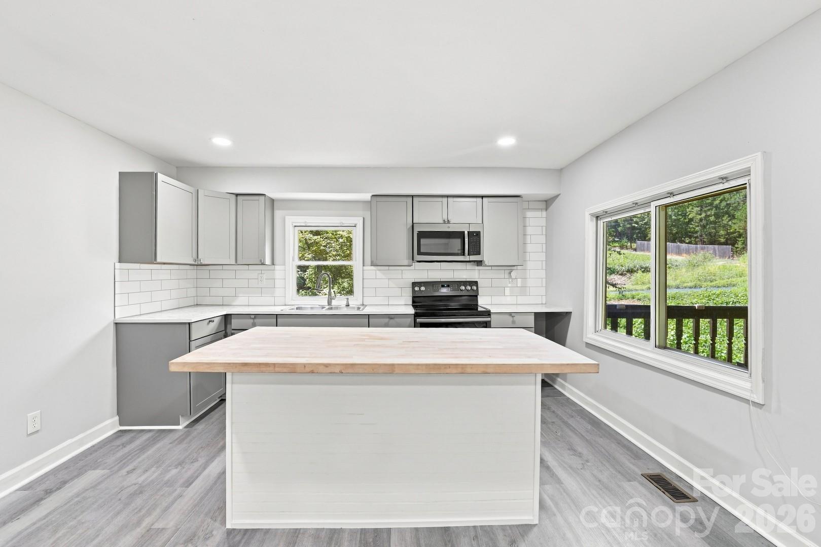 3028 Playmore Beach Road — Morganton