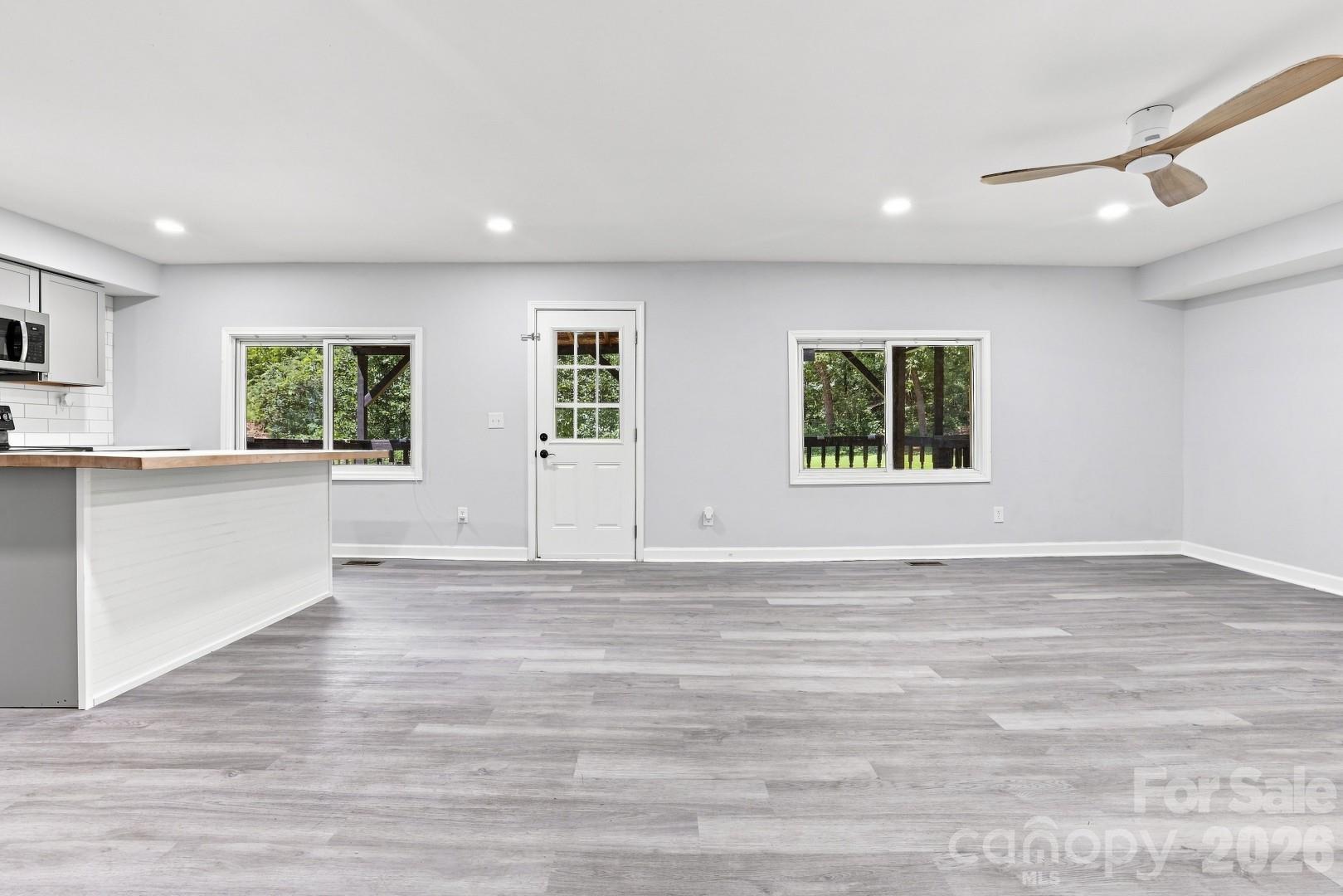 3028 Playmore Beach Road — Morganton