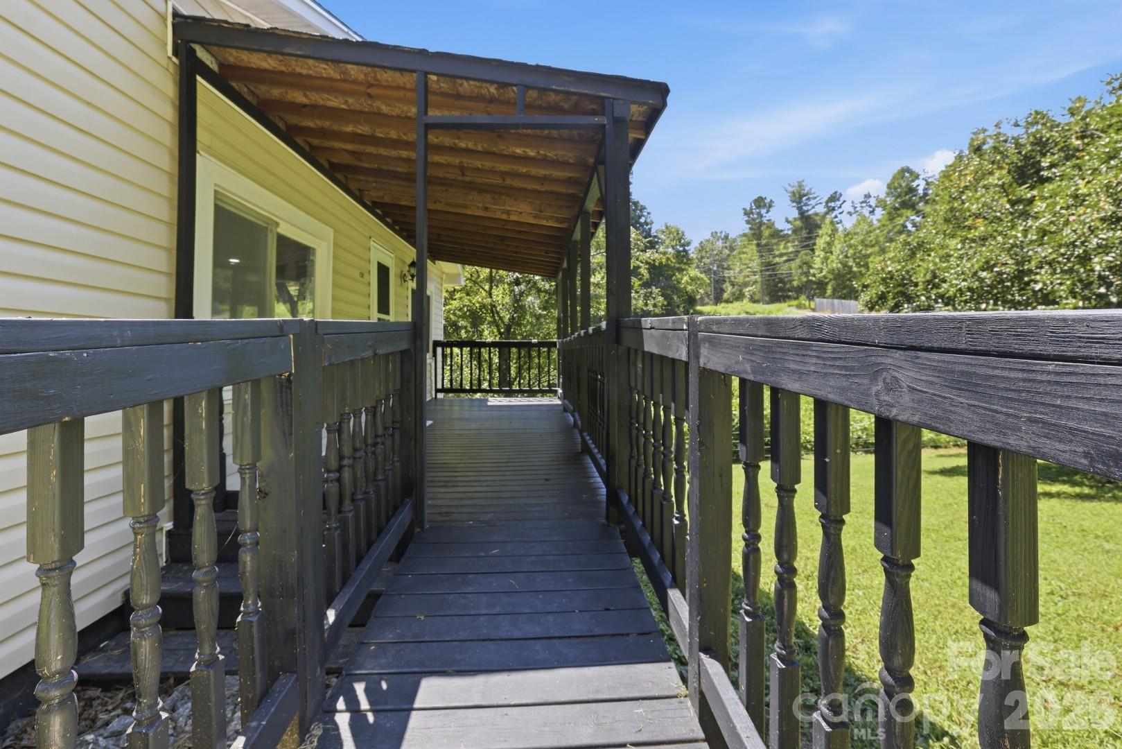 3028 Playmore Beach Road — Morganton