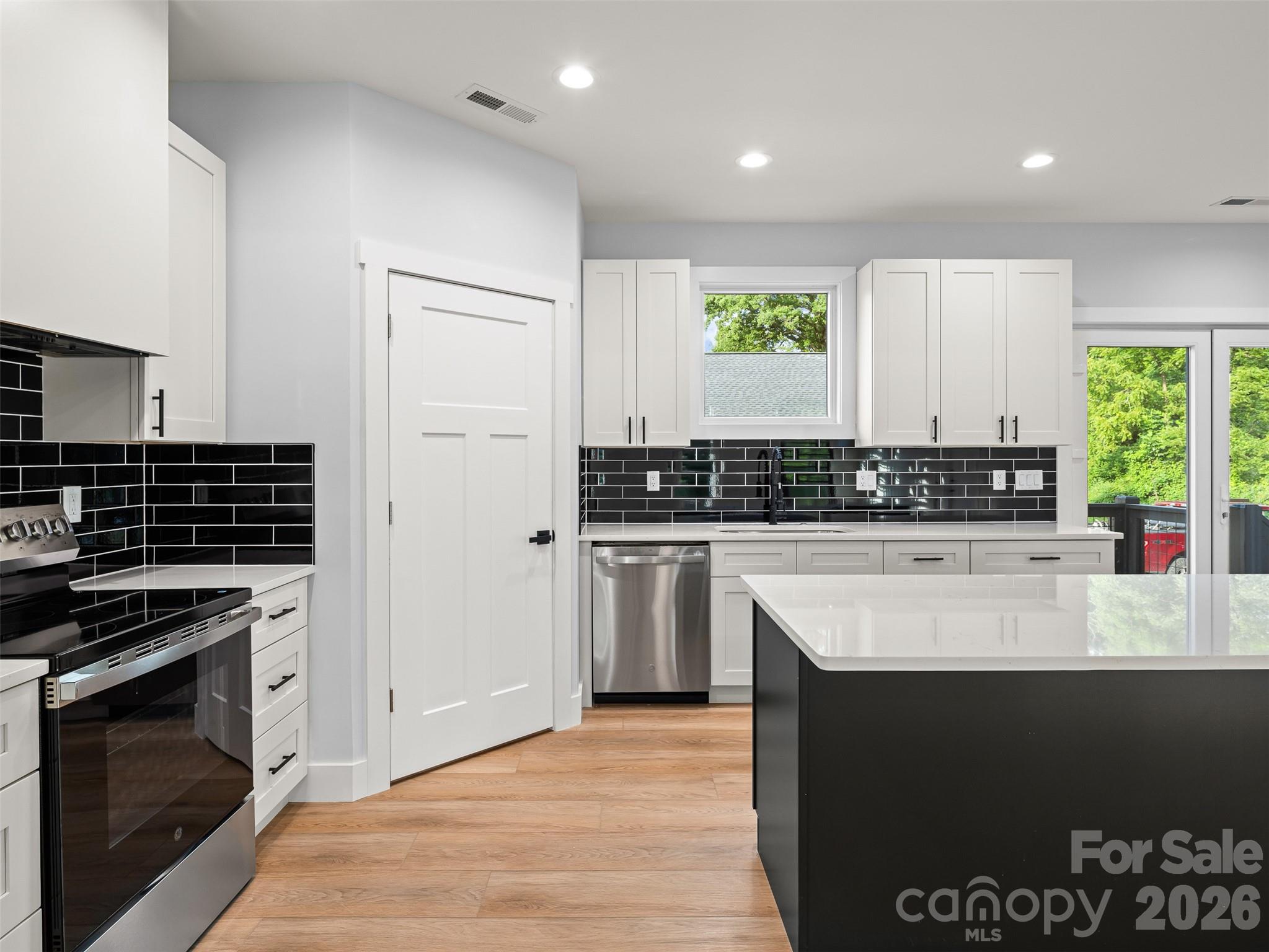 902 Narva Road — Hendersonville