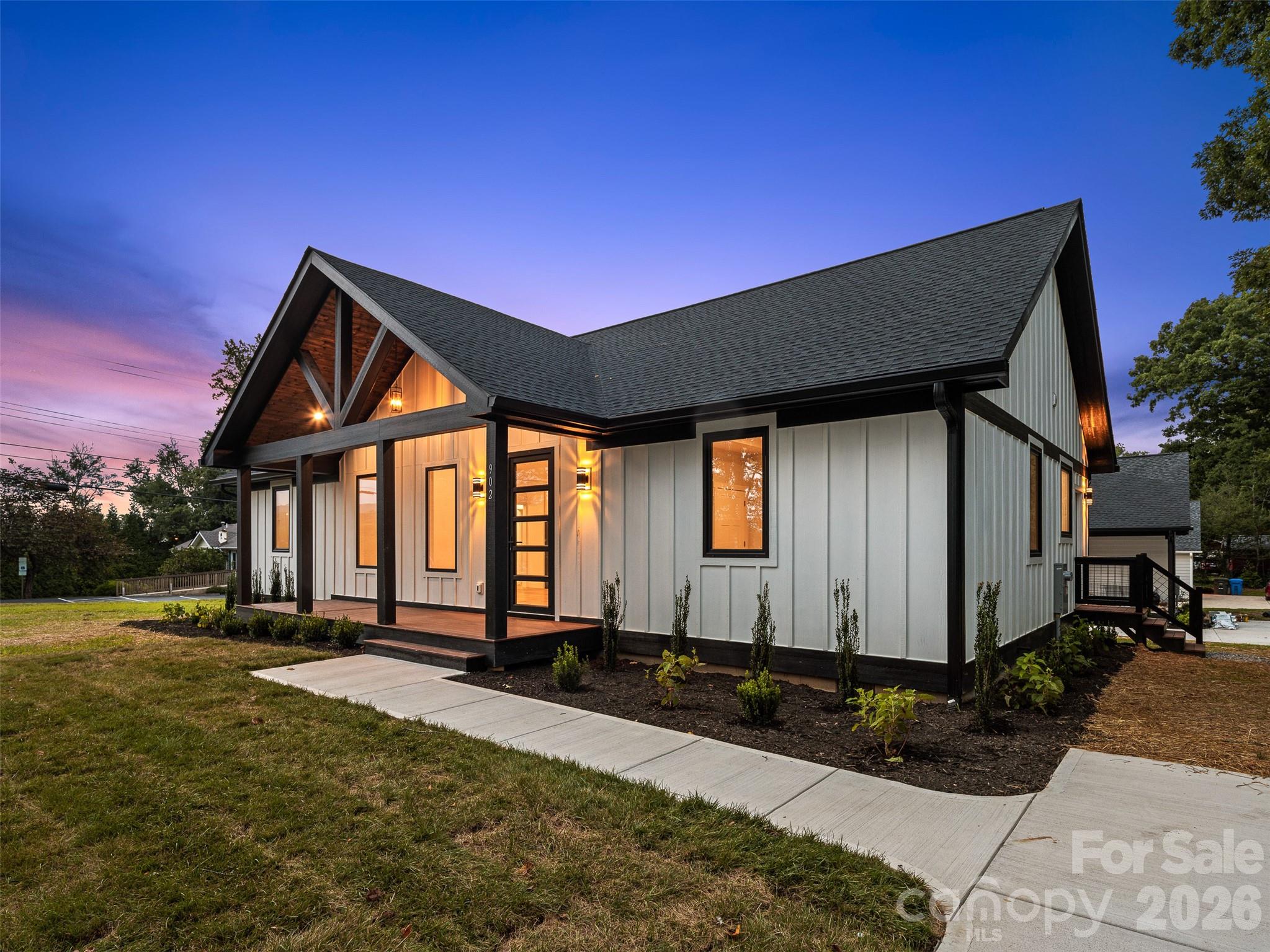 902 Narva Road — Hendersonville