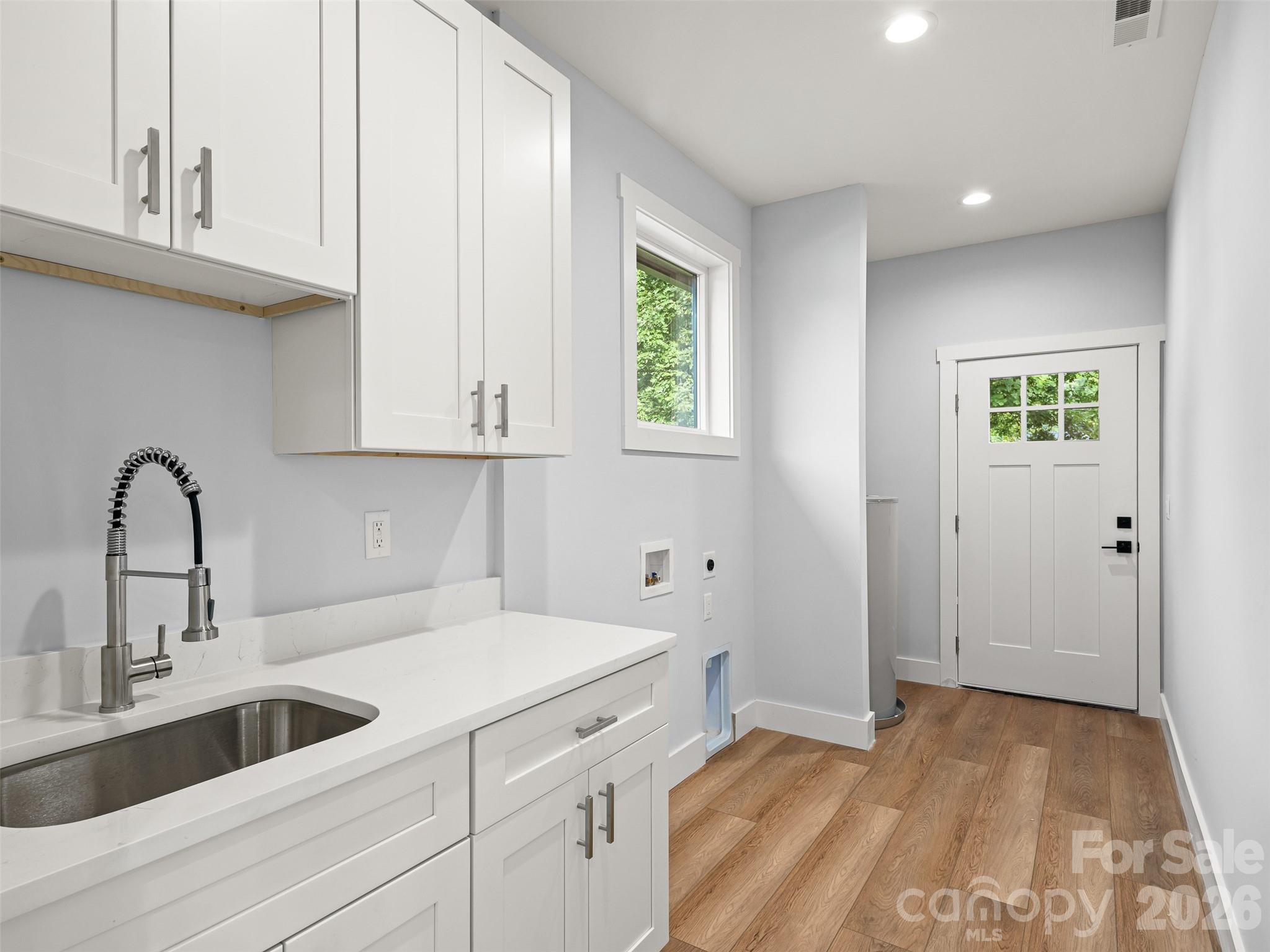 902 Narva Road — Hendersonville