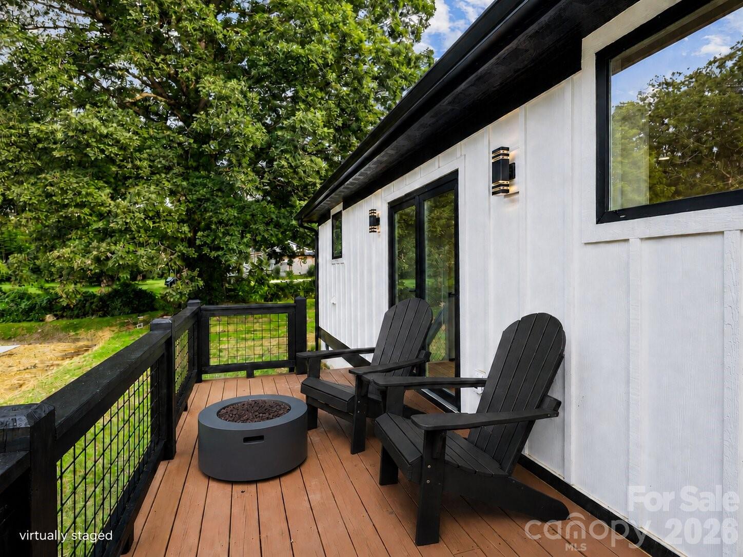 902 Narva Road — Hendersonville