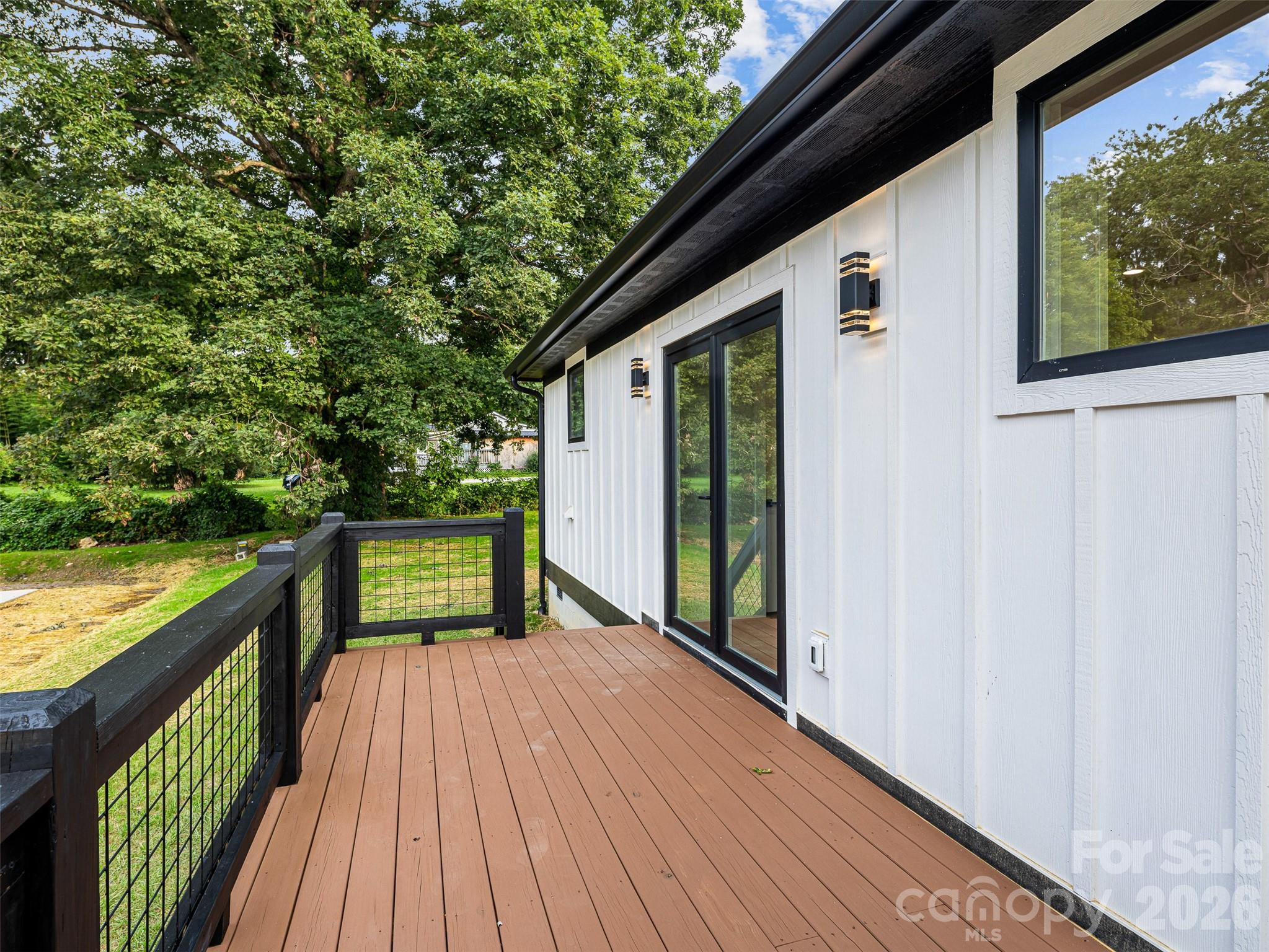 902 Narva Road — Hendersonville