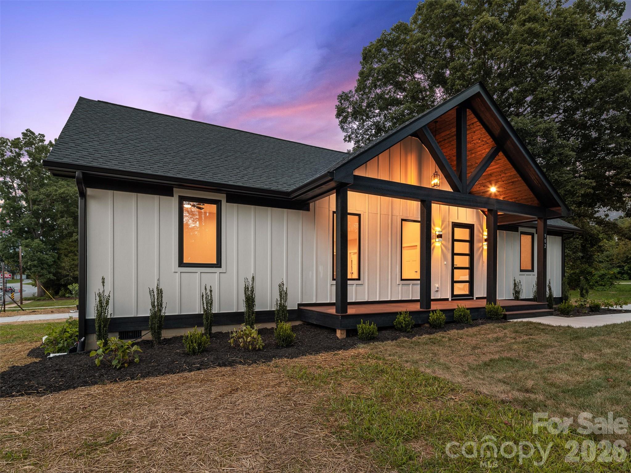 902 Narva Road — Hendersonville