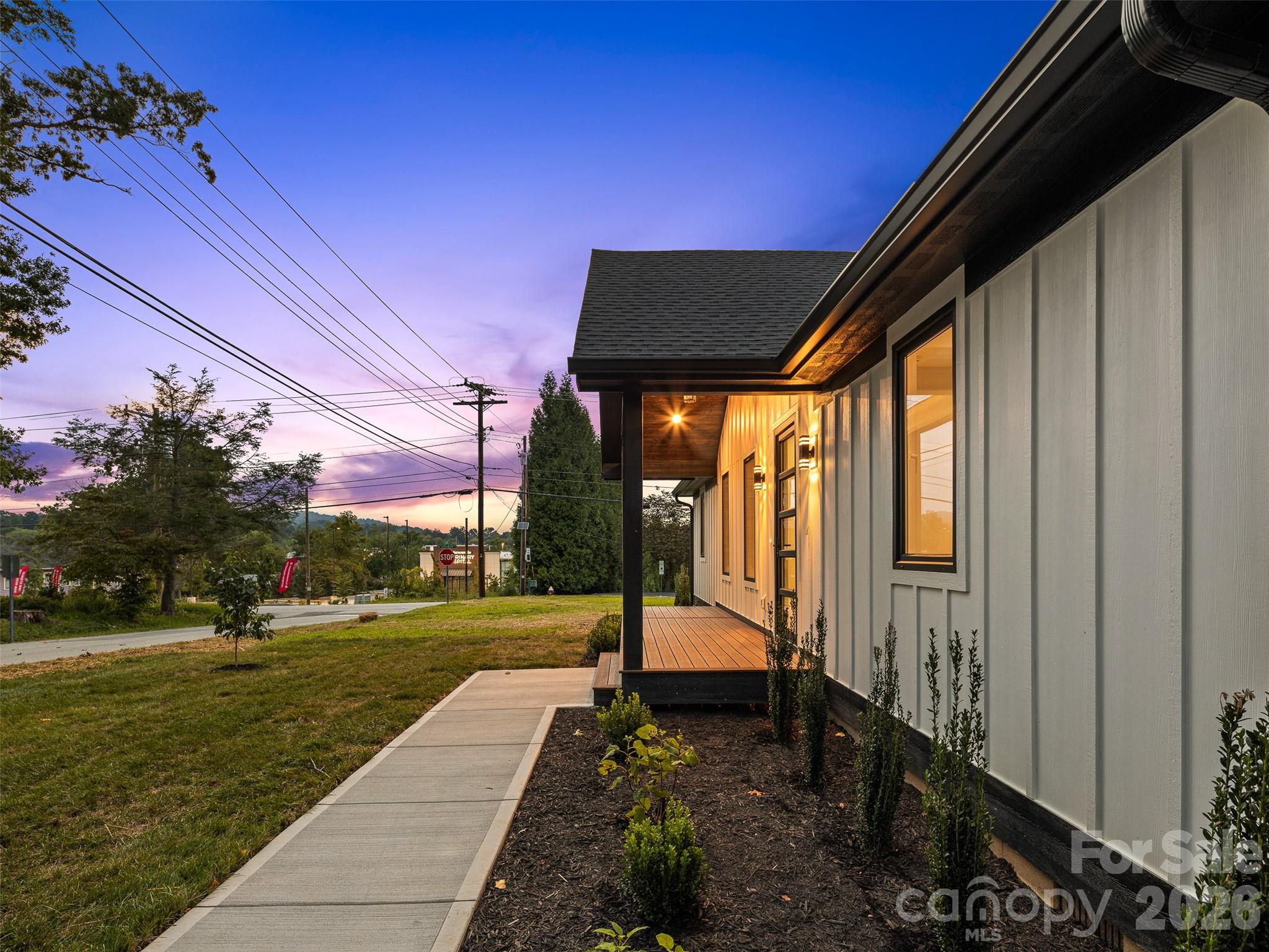 902 Narva Road — Hendersonville