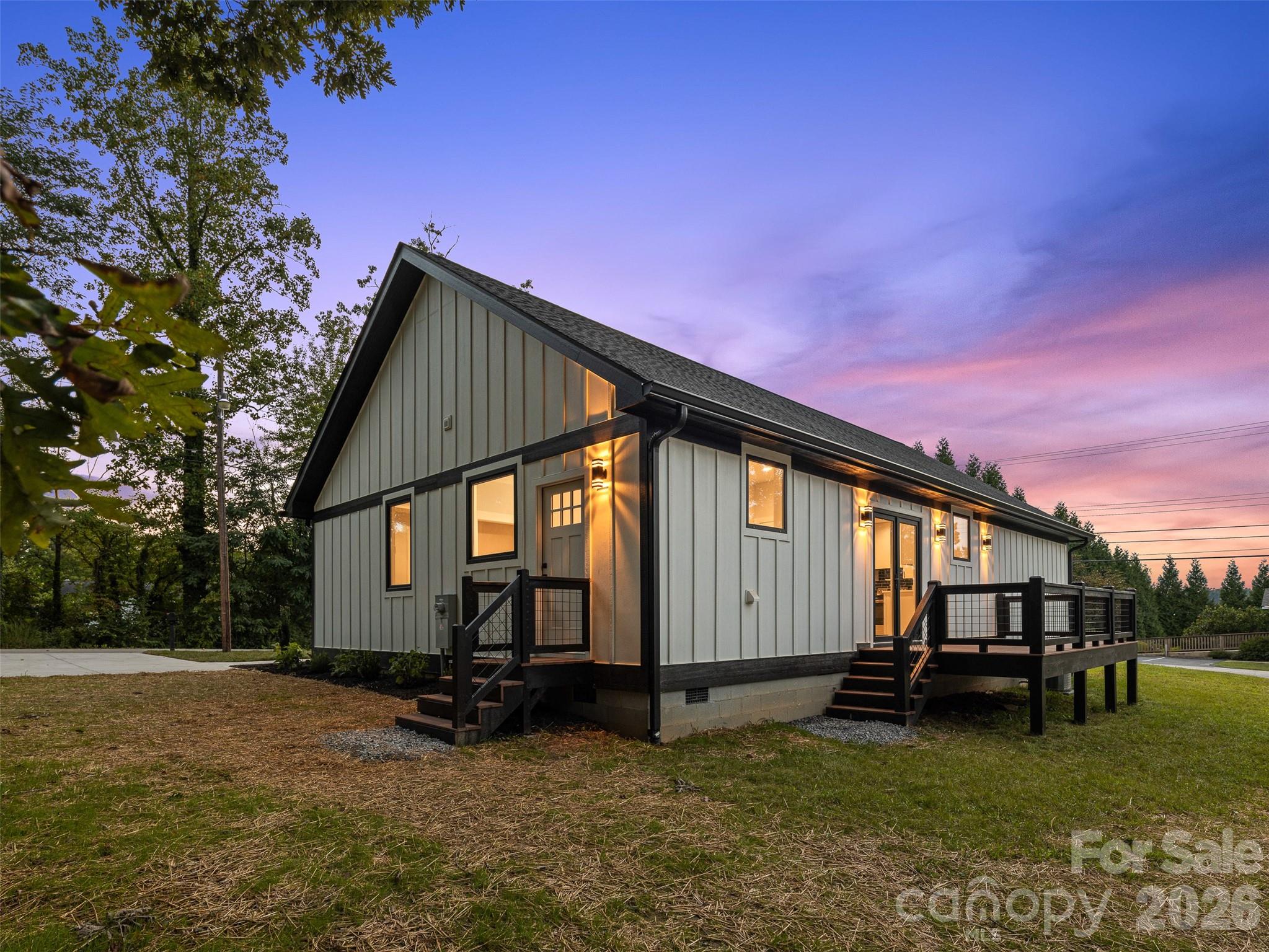 902 Narva Road — Hendersonville