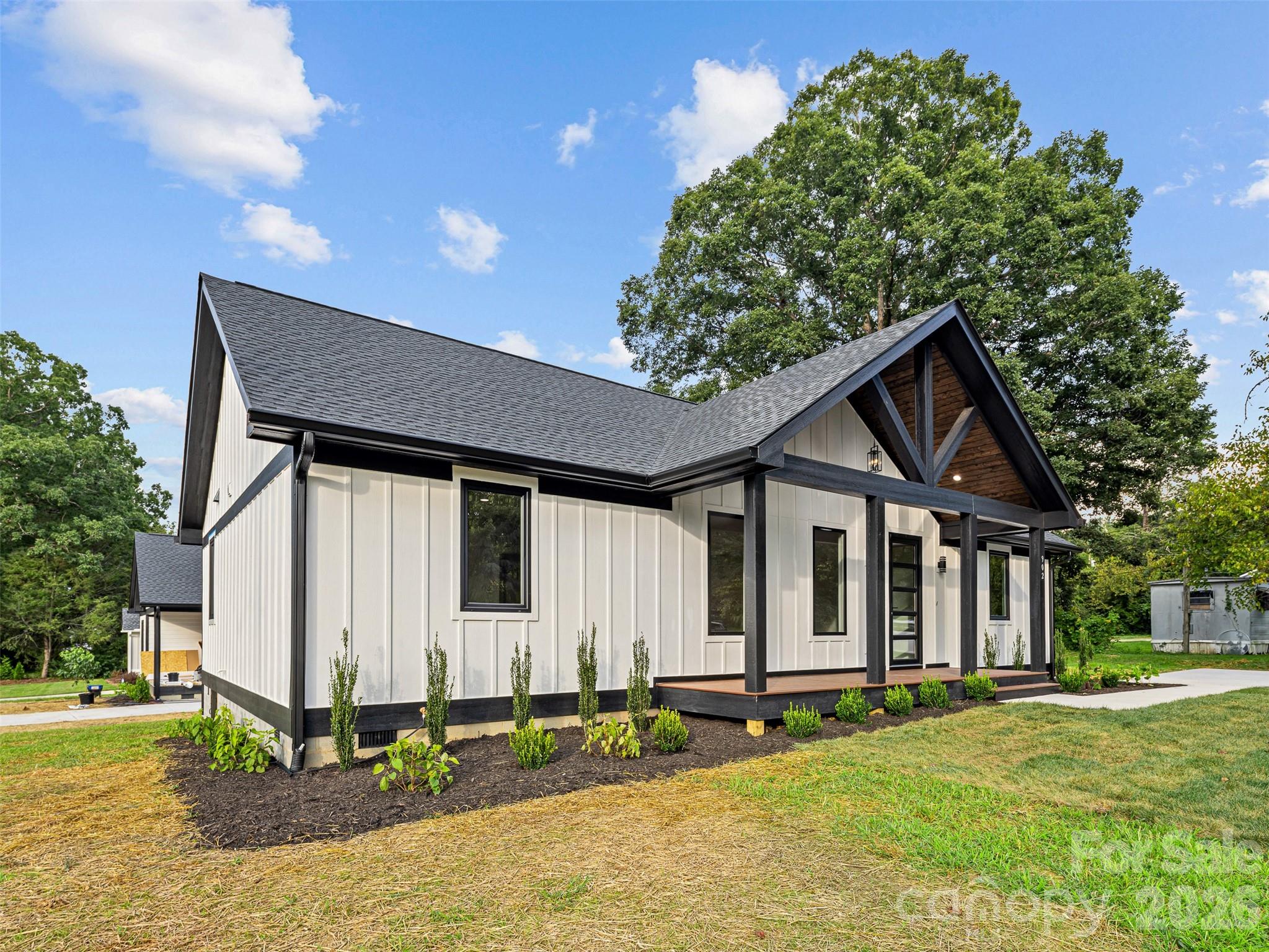 902 Narva Road — Hendersonville