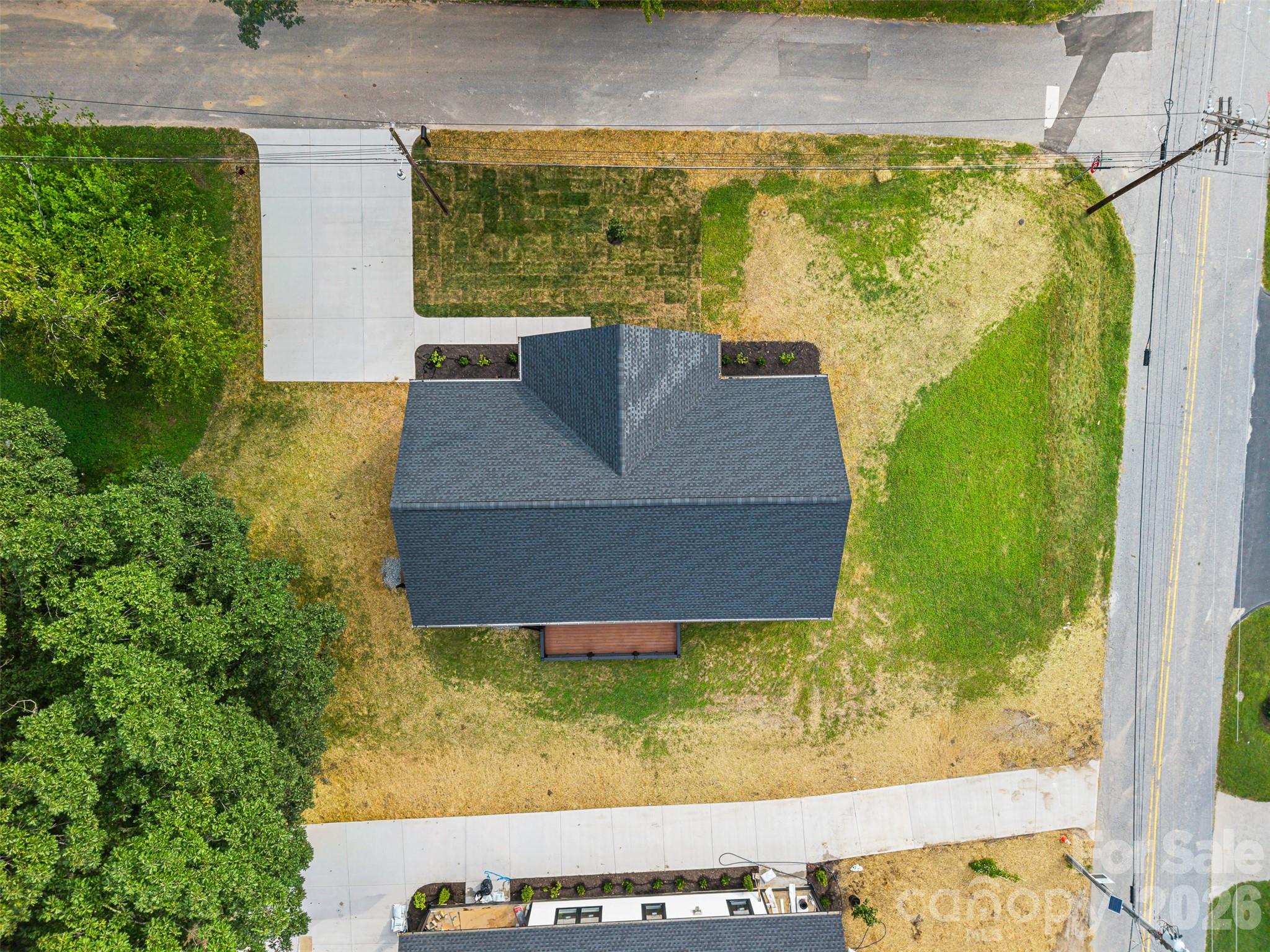 902 Narva Road — Hendersonville