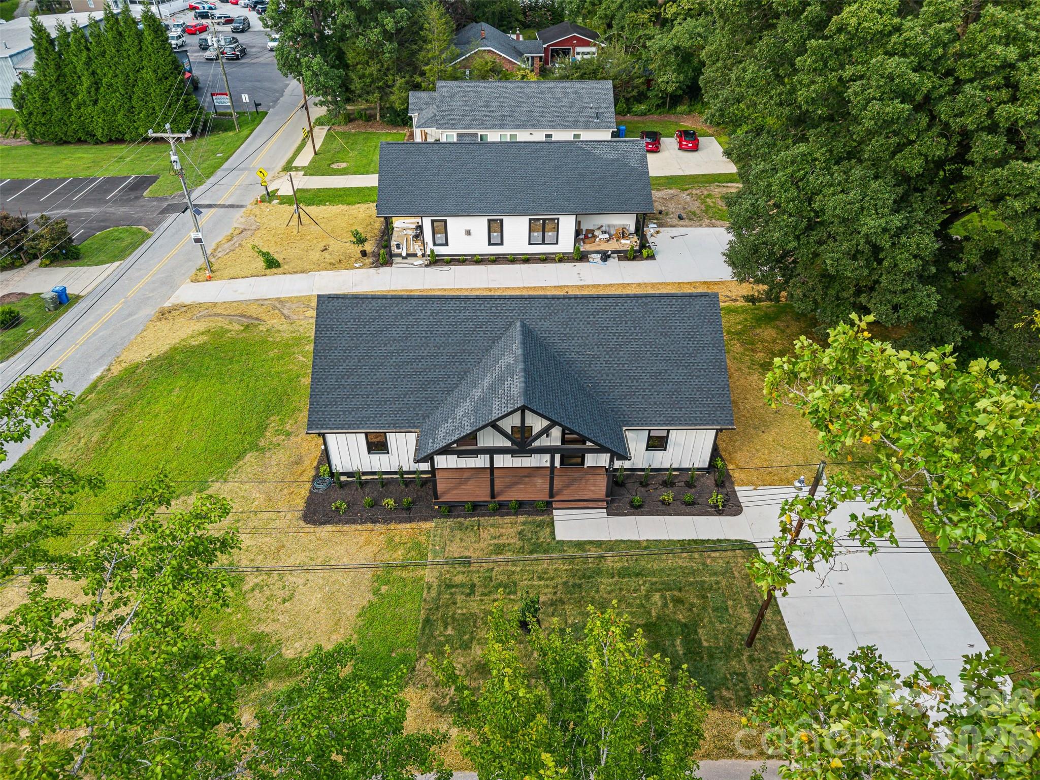 902 Narva Road — Hendersonville