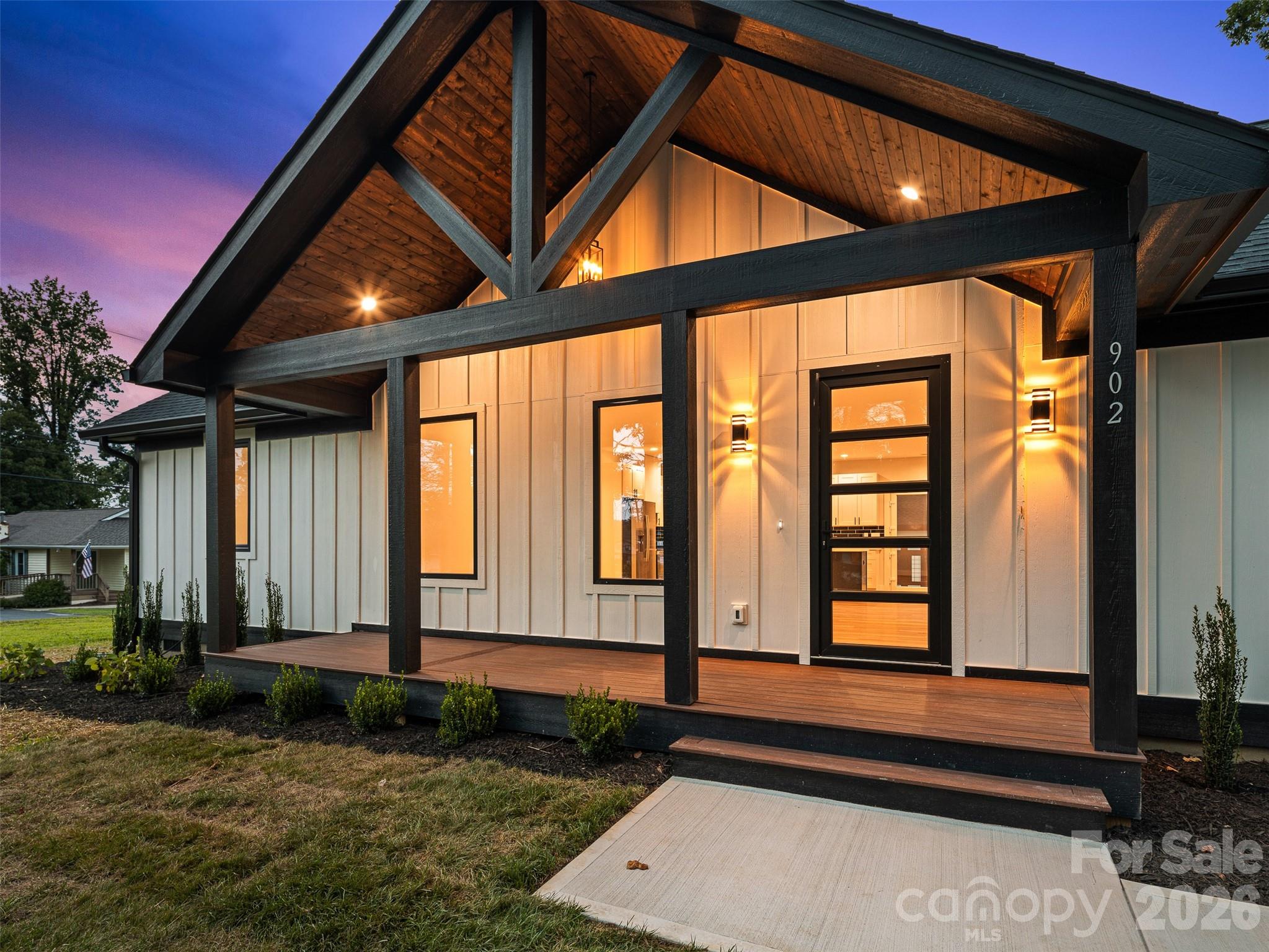 902 Narva Road — Hendersonville
