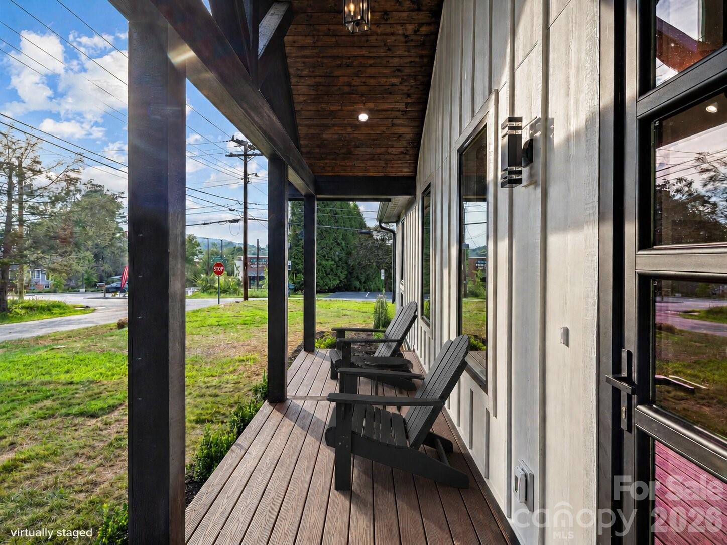 902 Narva Road — Hendersonville