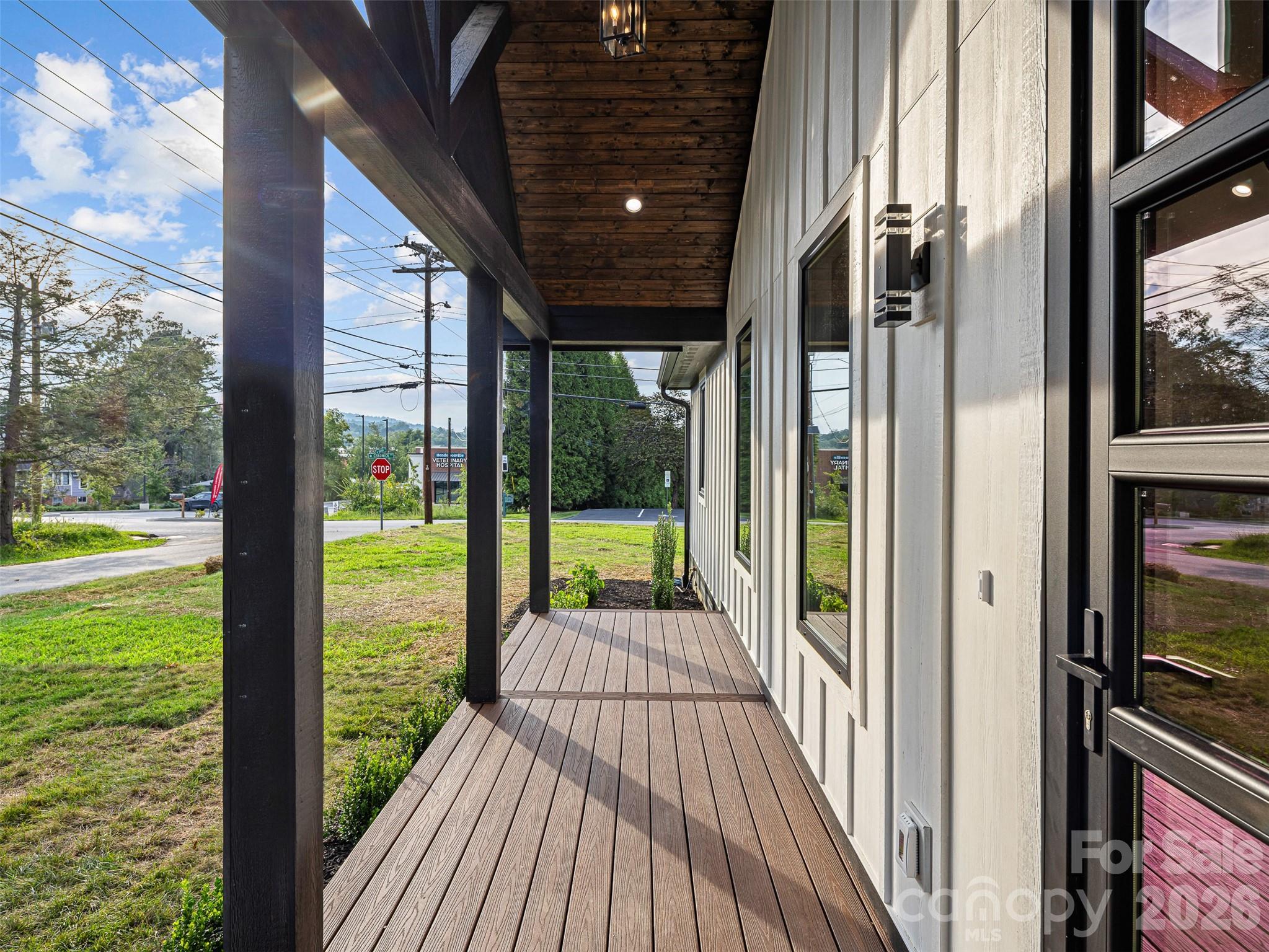 902 Narva Road — Hendersonville