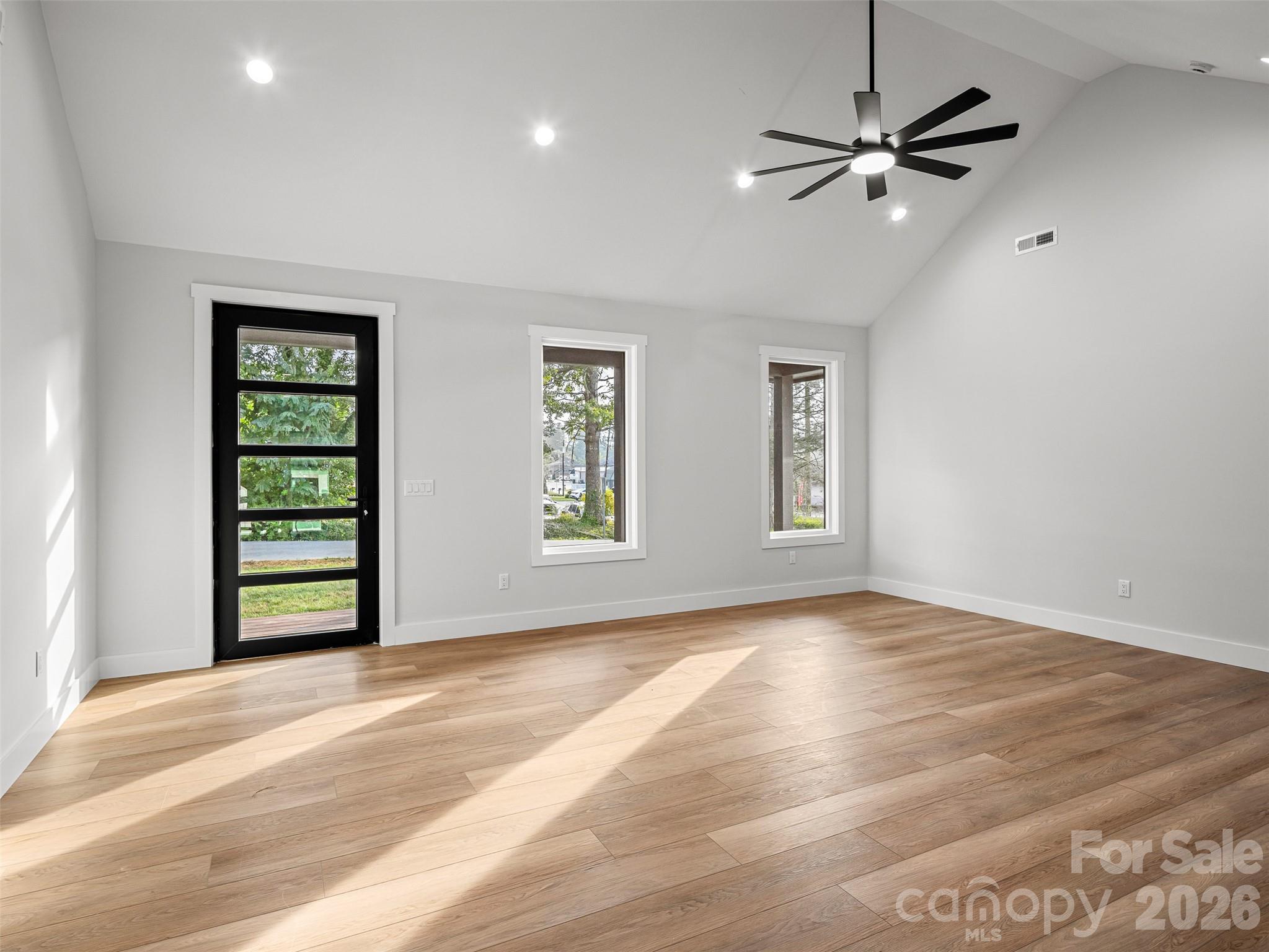 902 Narva Road — Hendersonville