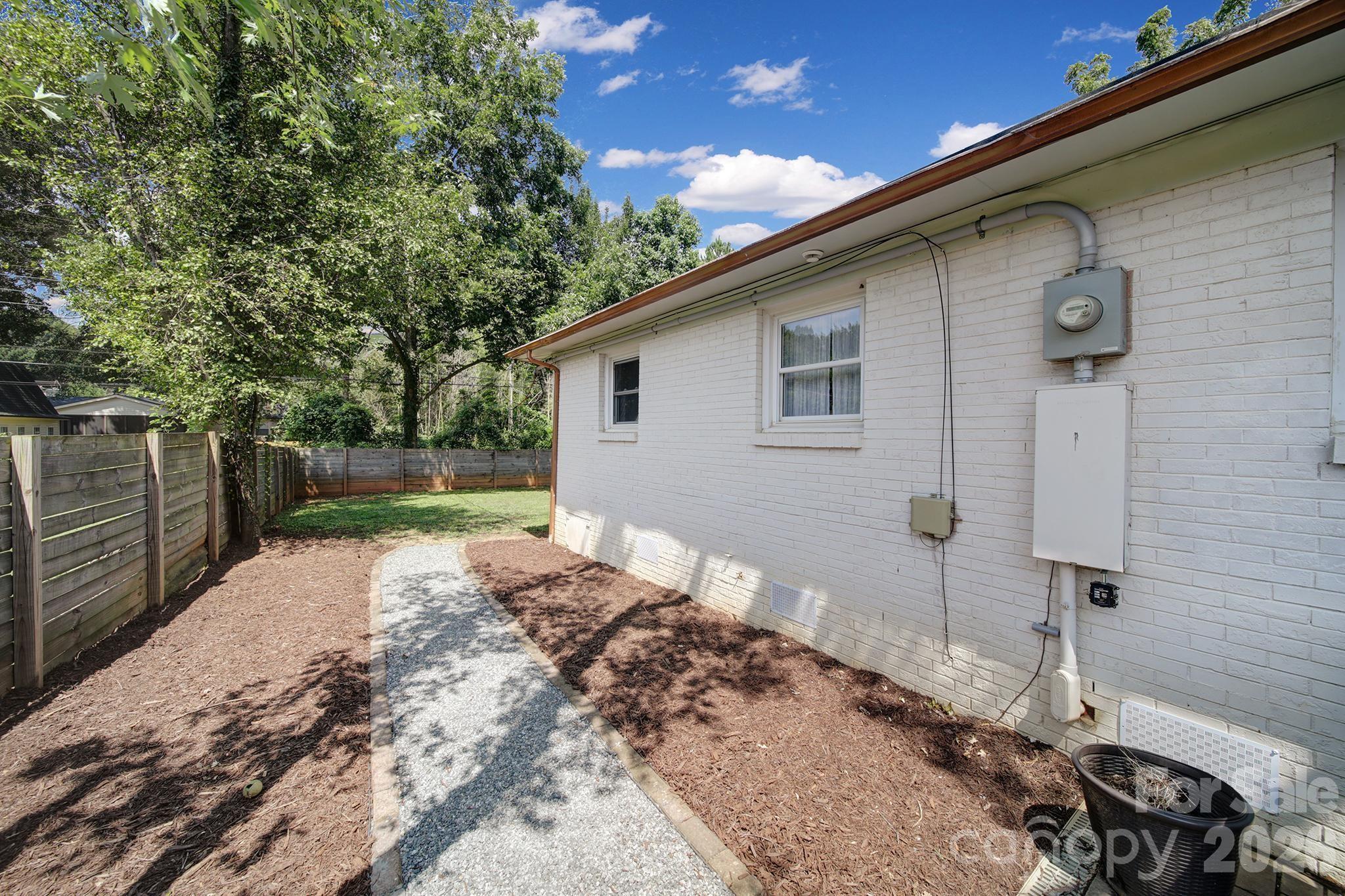 3335 Dunaire Drive — Charlotte