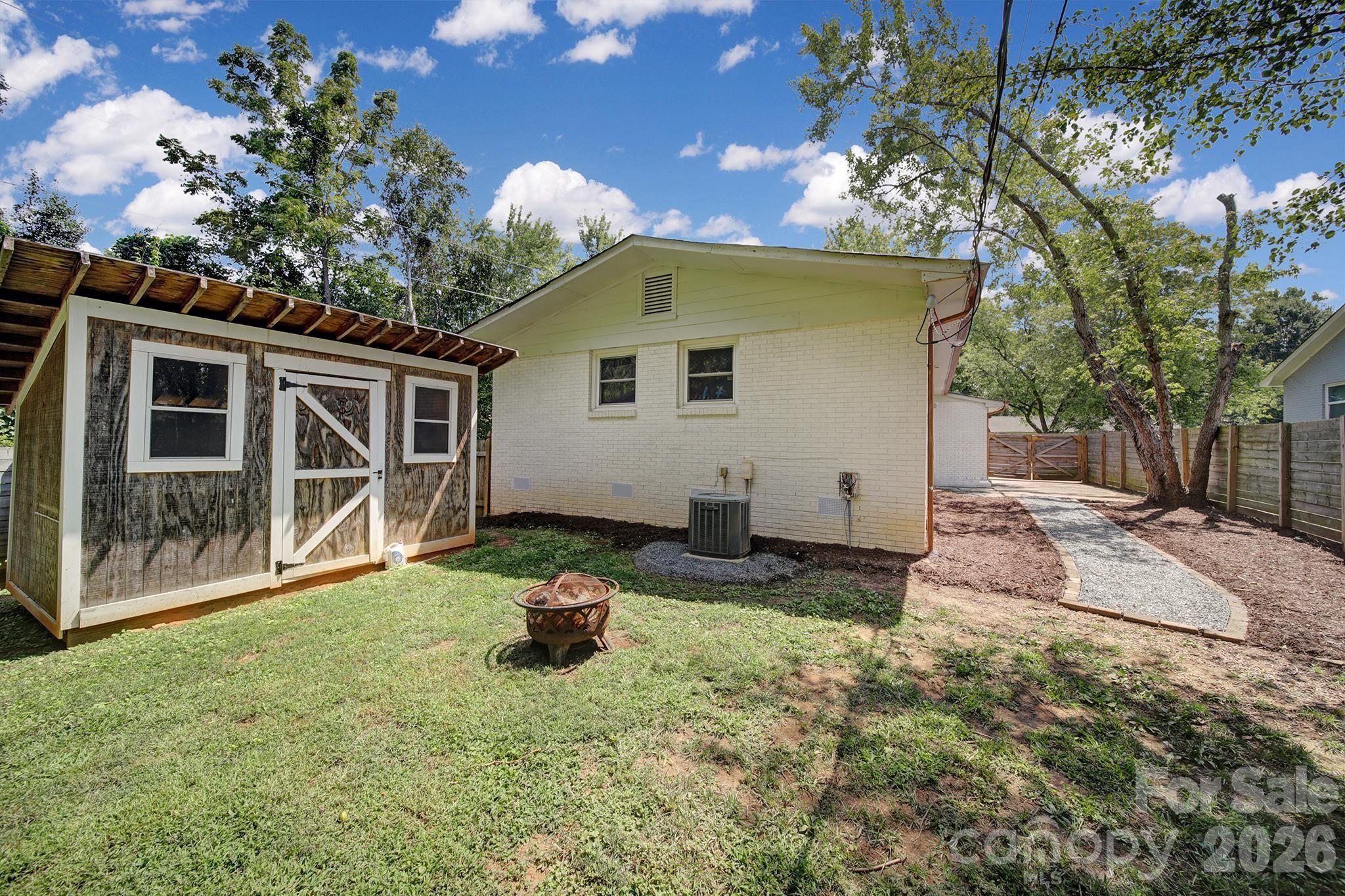 3335 Dunaire Drive — Charlotte