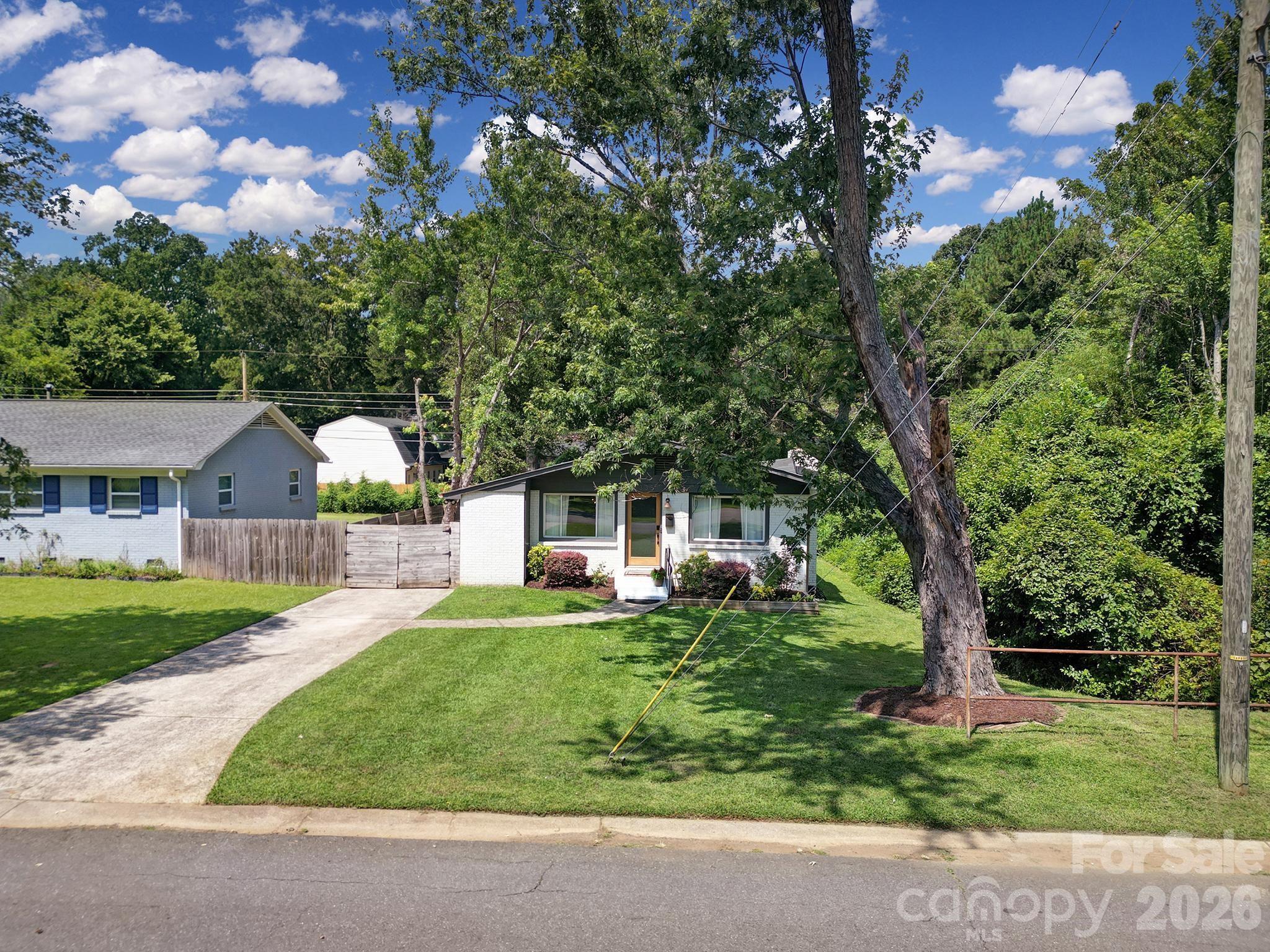 3335 Dunaire Drive — Charlotte