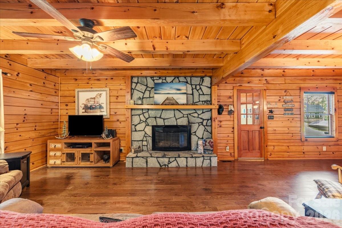 6012 Holiday Shores Avenue — Nebo