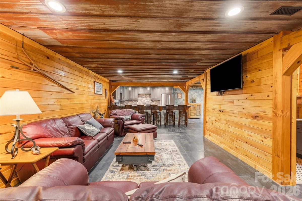 6012 Holiday Shores Avenue — Nebo