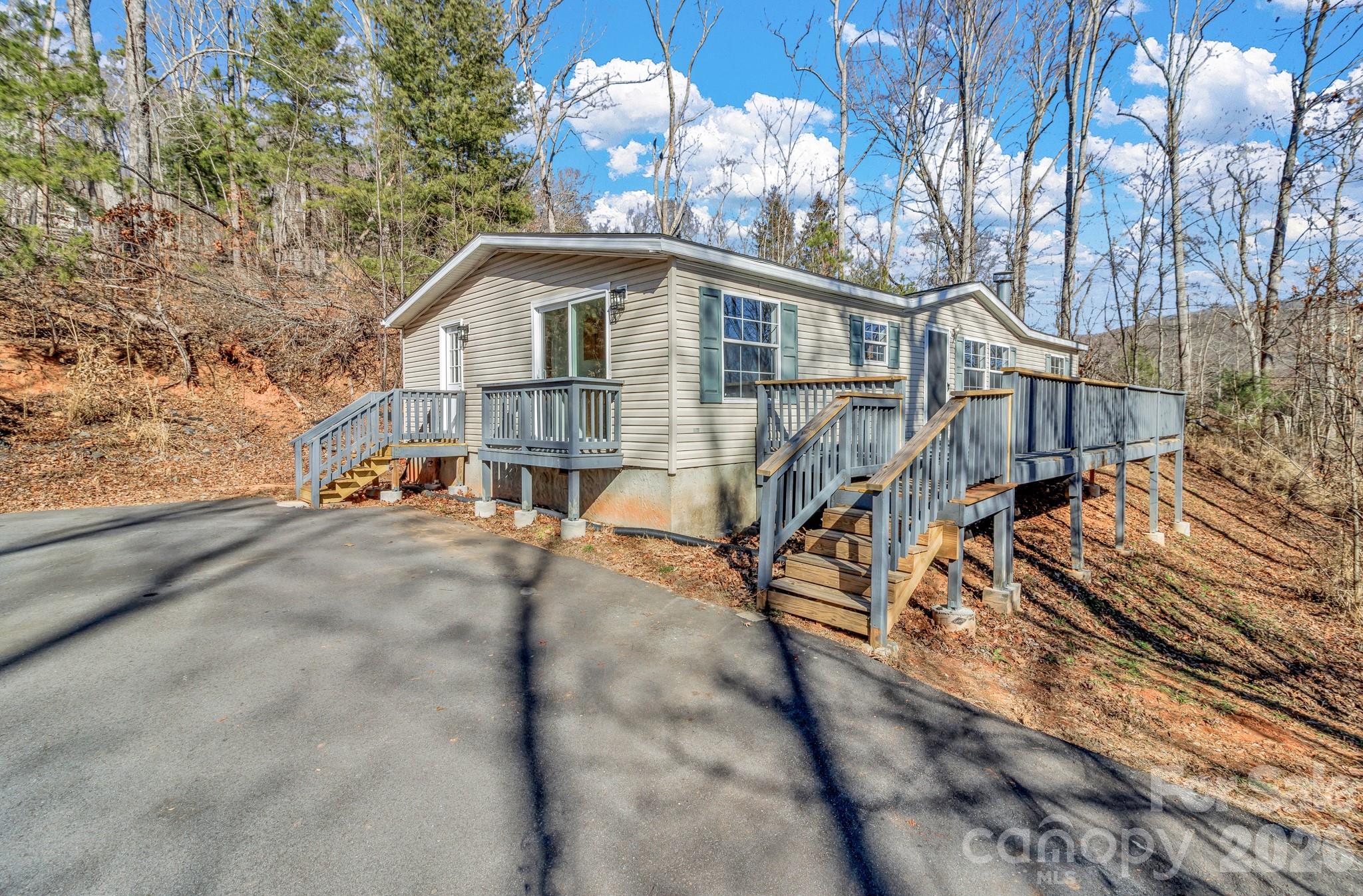 30 Pinners Cove Road — Asheville