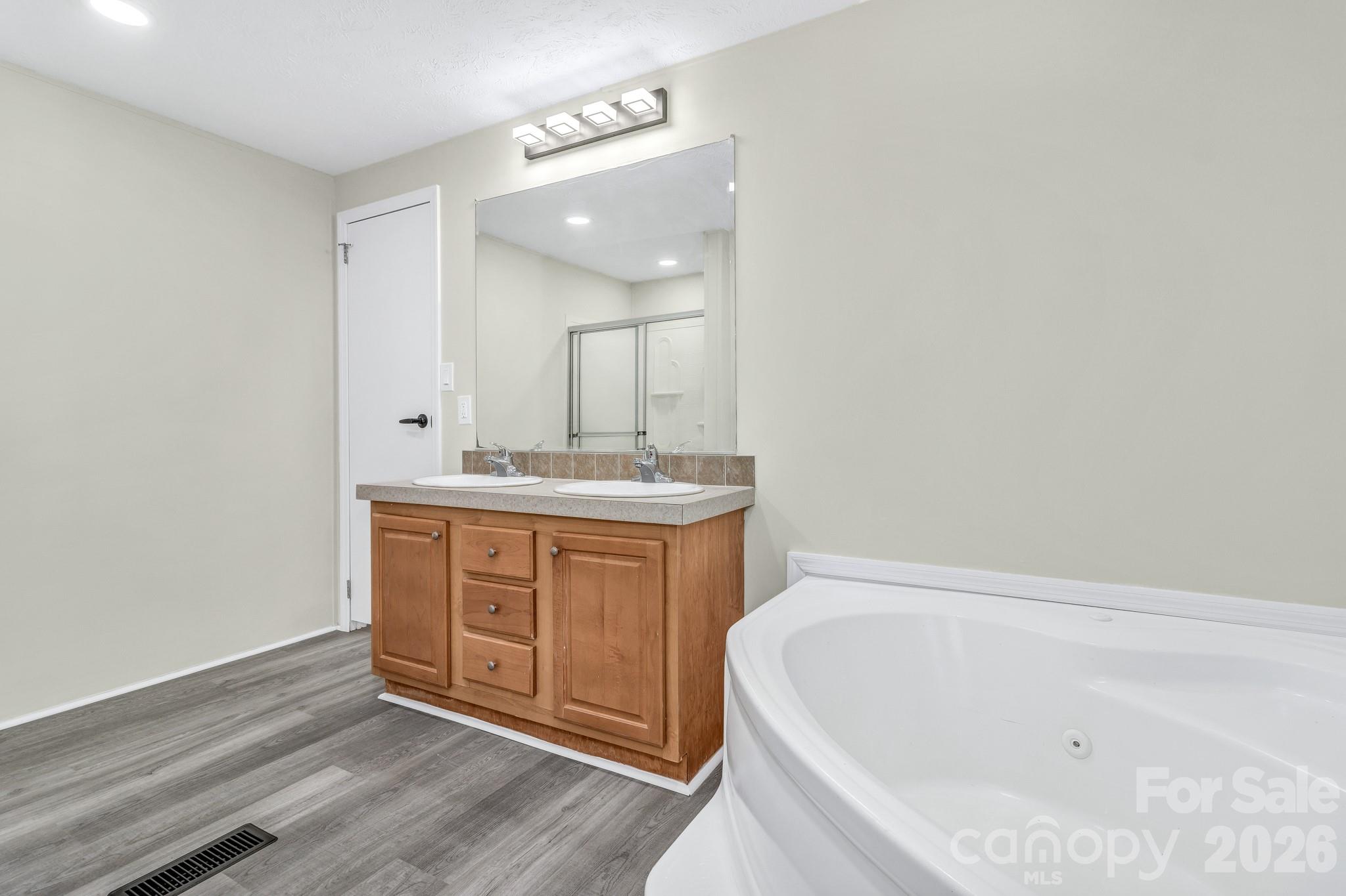 30 Pinners Cove Road — Asheville