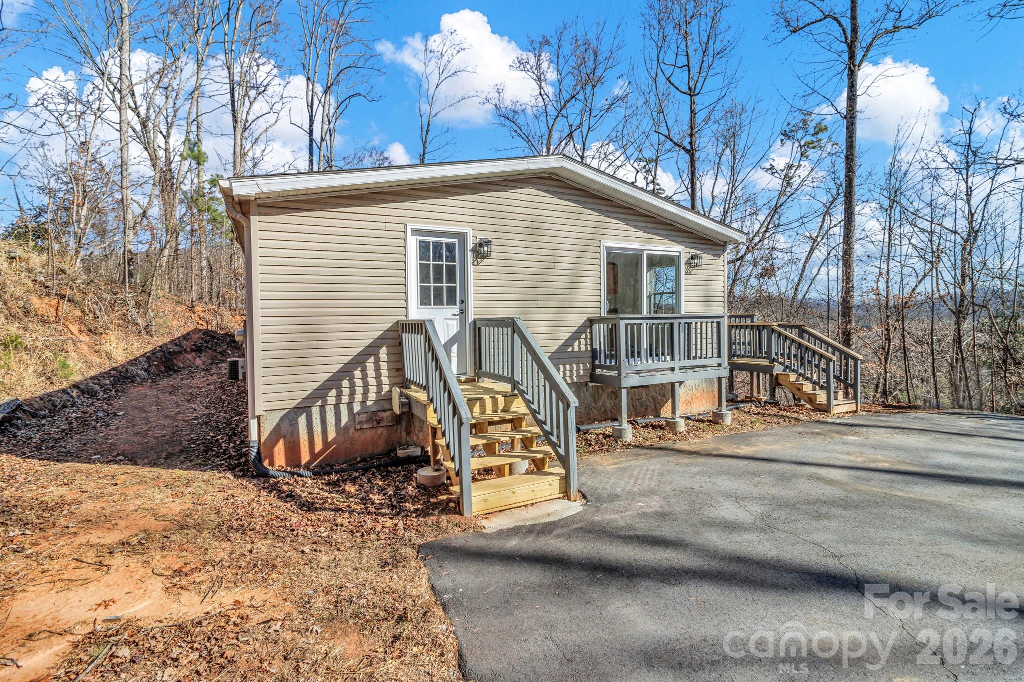 30 Pinners Cove Road — Asheville