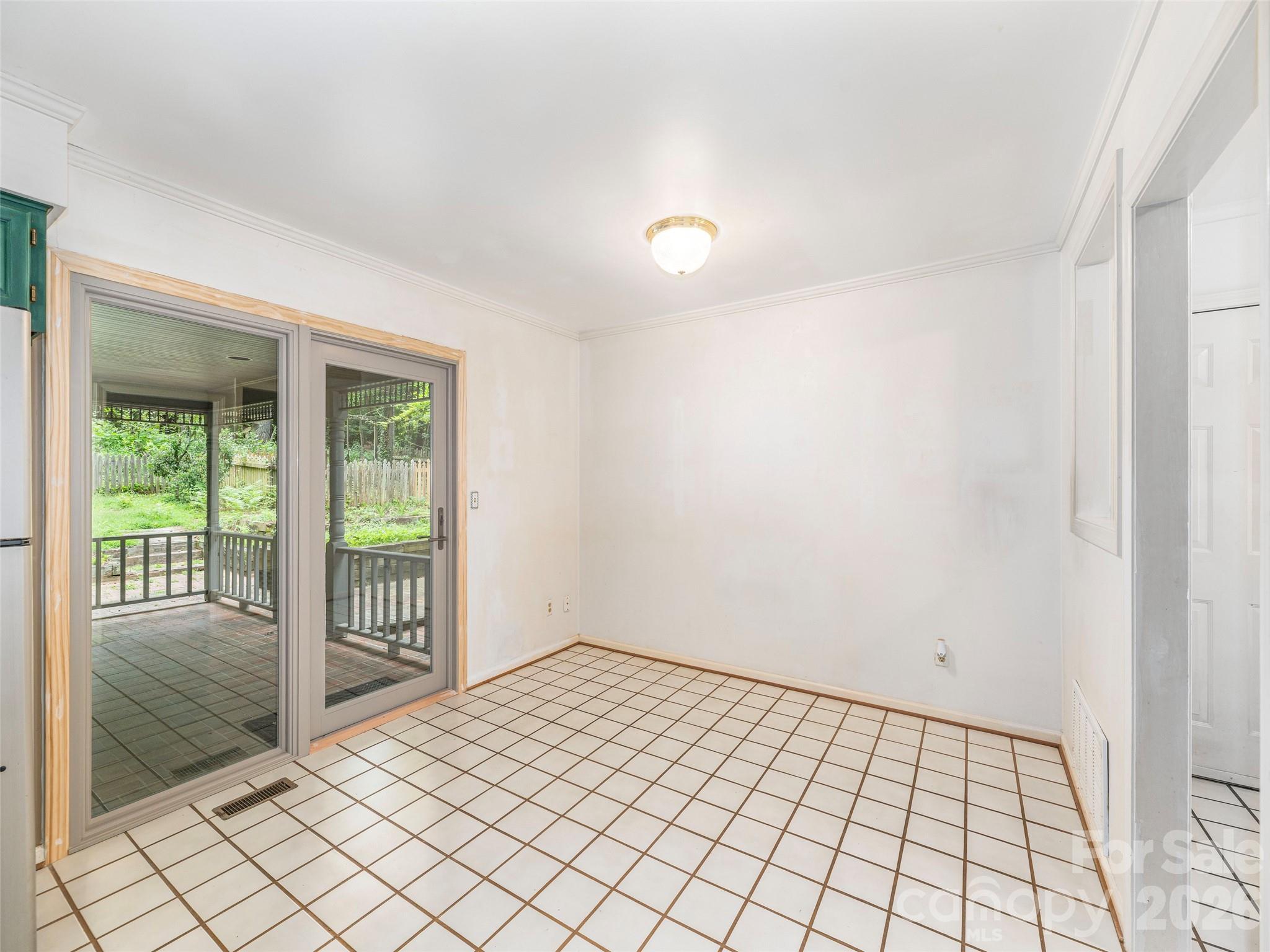 200 Heathcote Road — Hendersonville