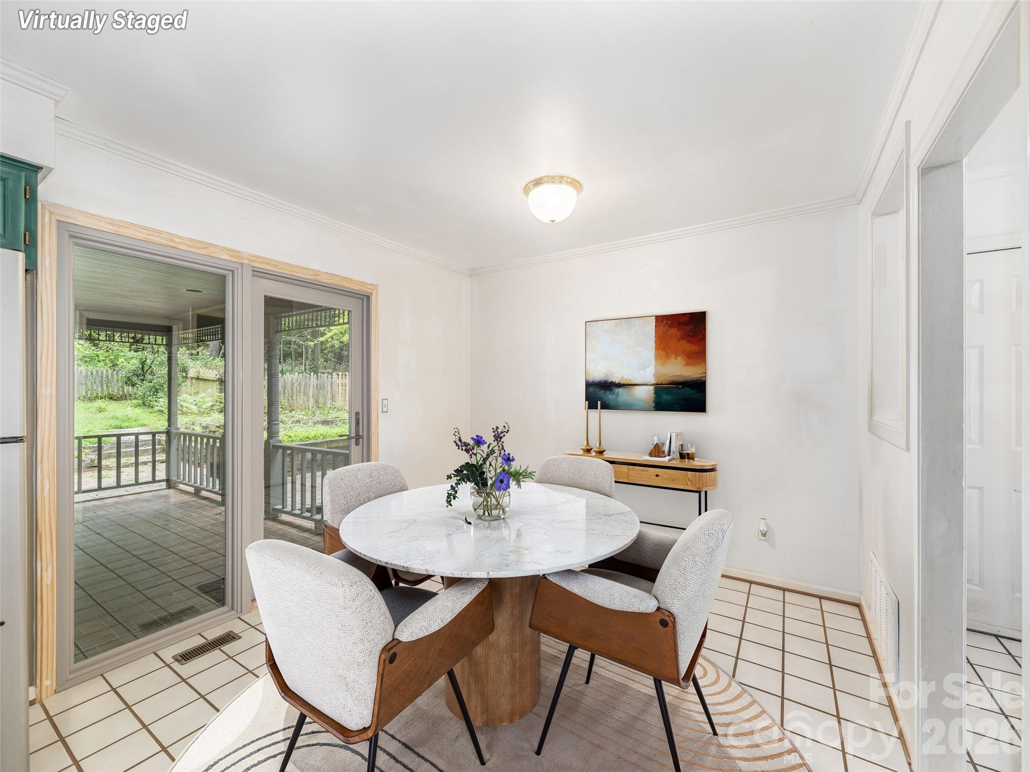 200 Heathcote Road — Hendersonville