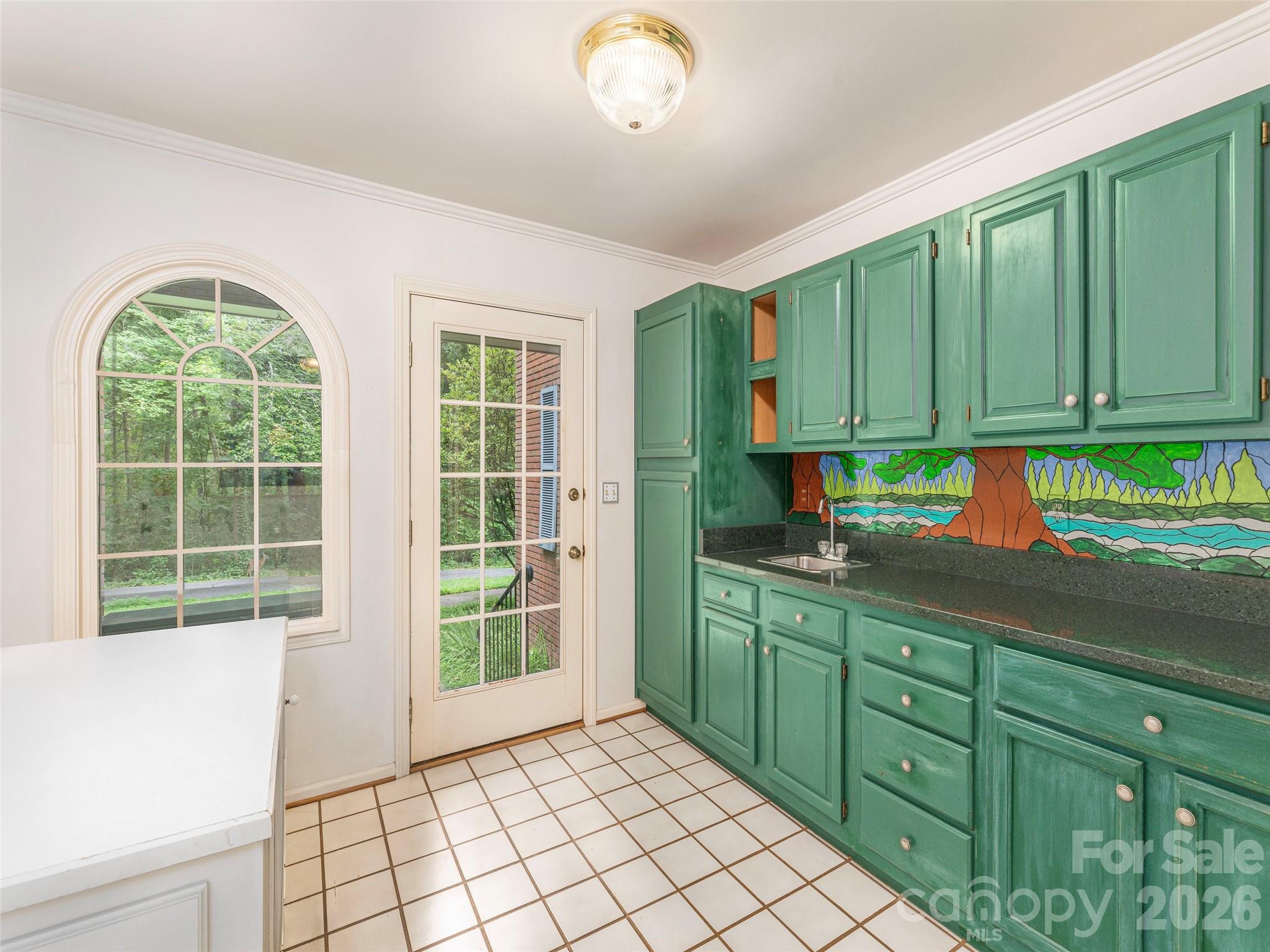 200 Heathcote Road — Hendersonville