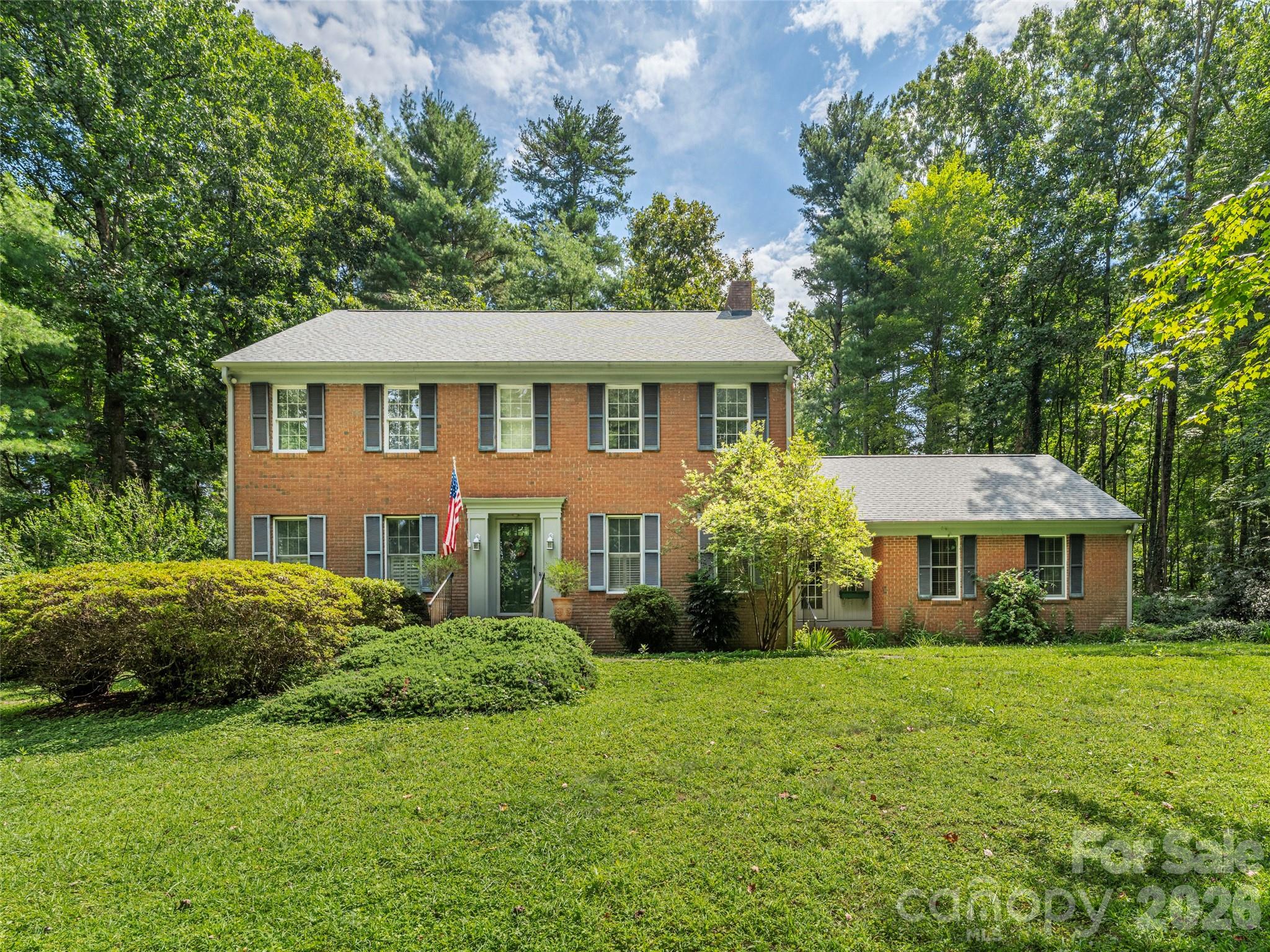 200 Heathcote Road — Hendersonville