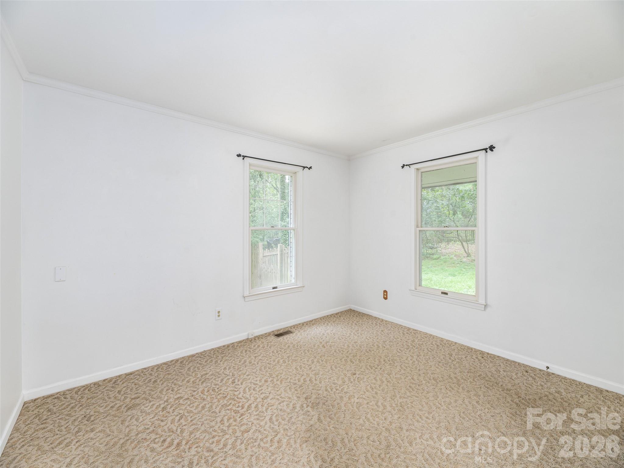 200 Heathcote Road — Hendersonville