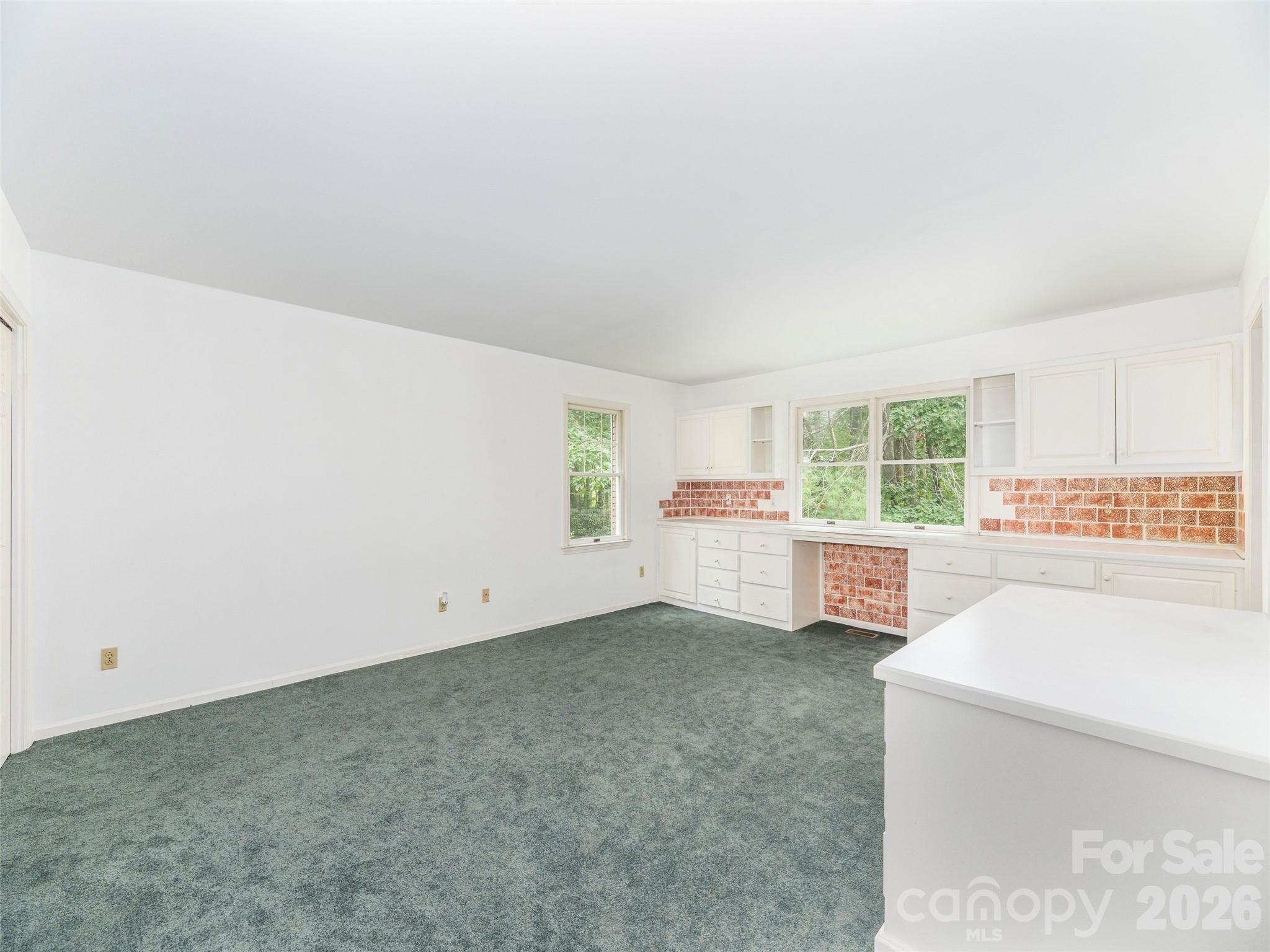 200 Heathcote Road — Hendersonville