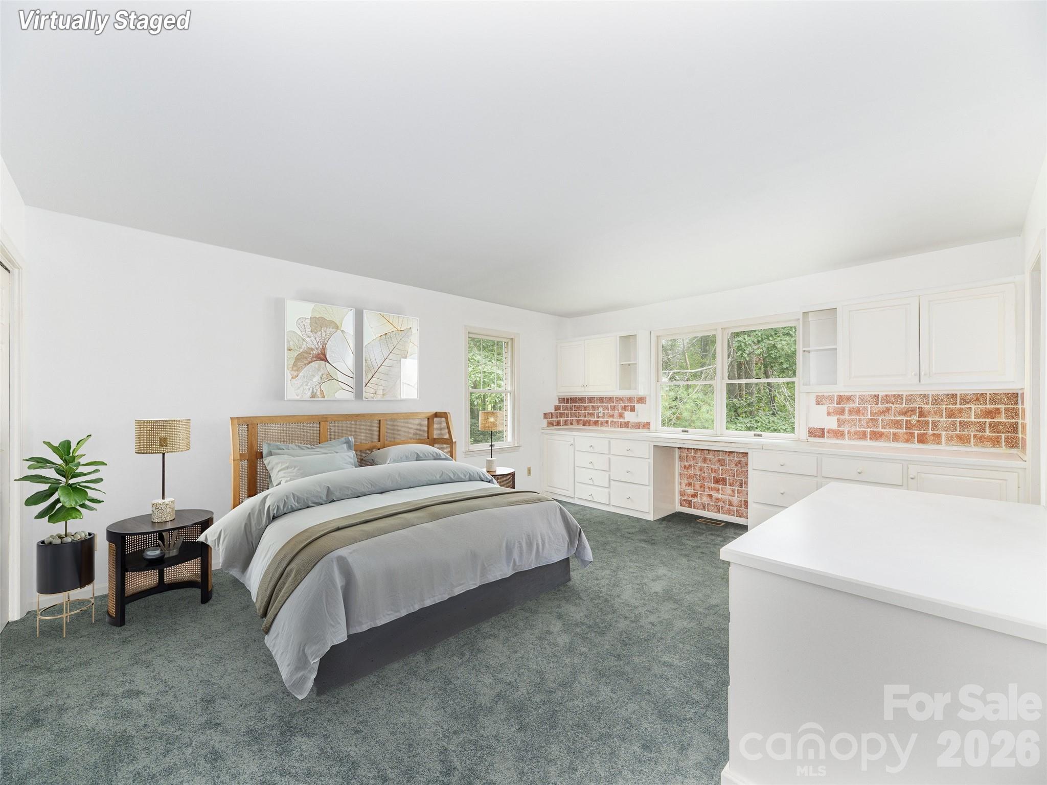 200 Heathcote Road — Hendersonville