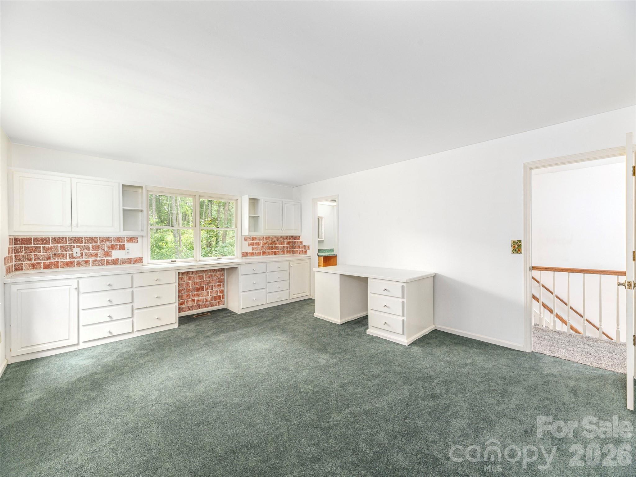 200 Heathcote Road — Hendersonville