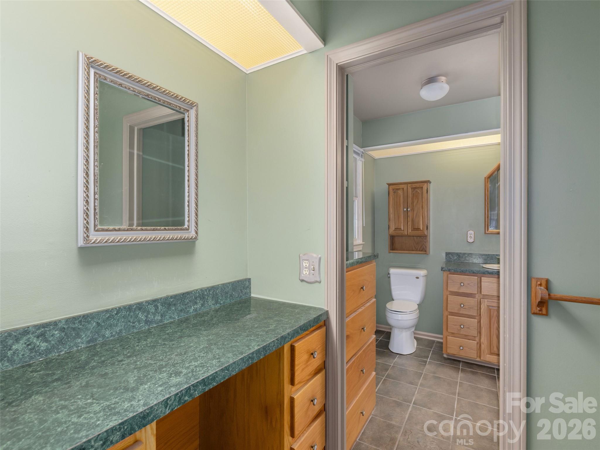 200 Heathcote Road — Hendersonville