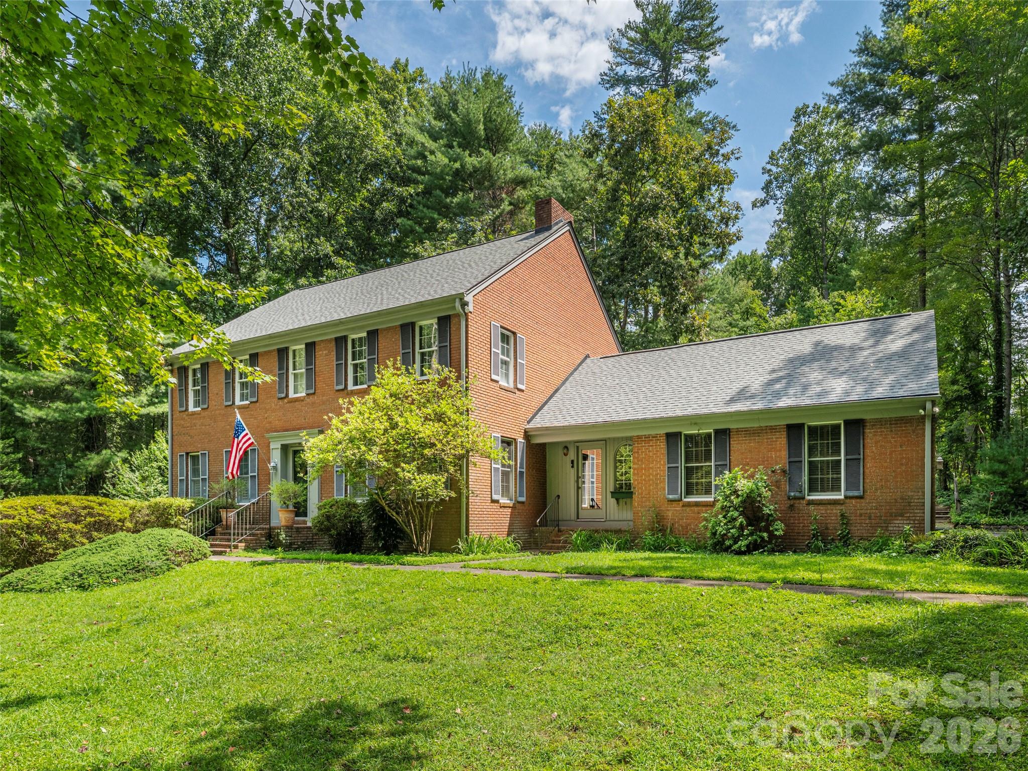 200 Heathcote Road — Hendersonville