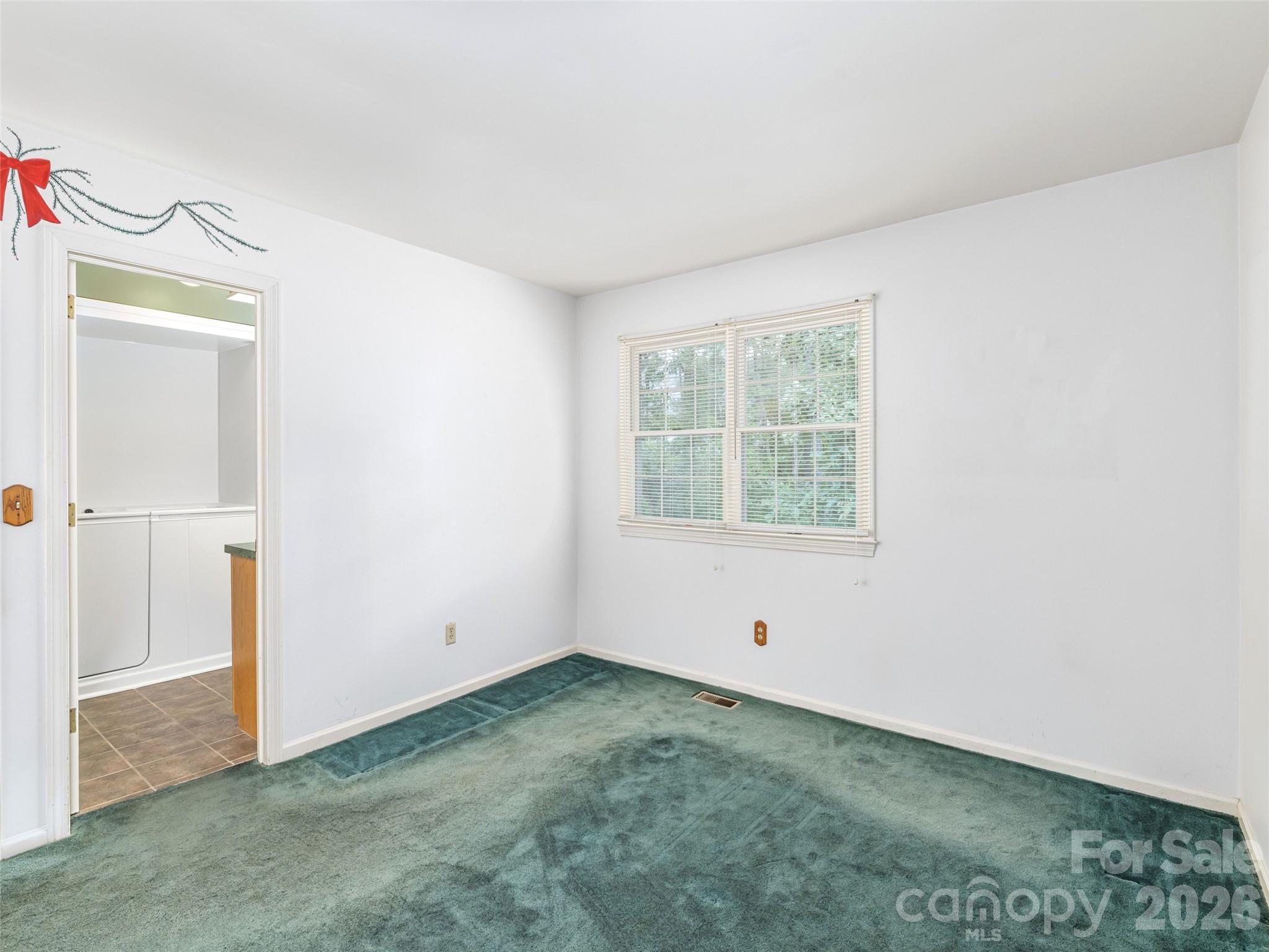 200 Heathcote Road — Hendersonville