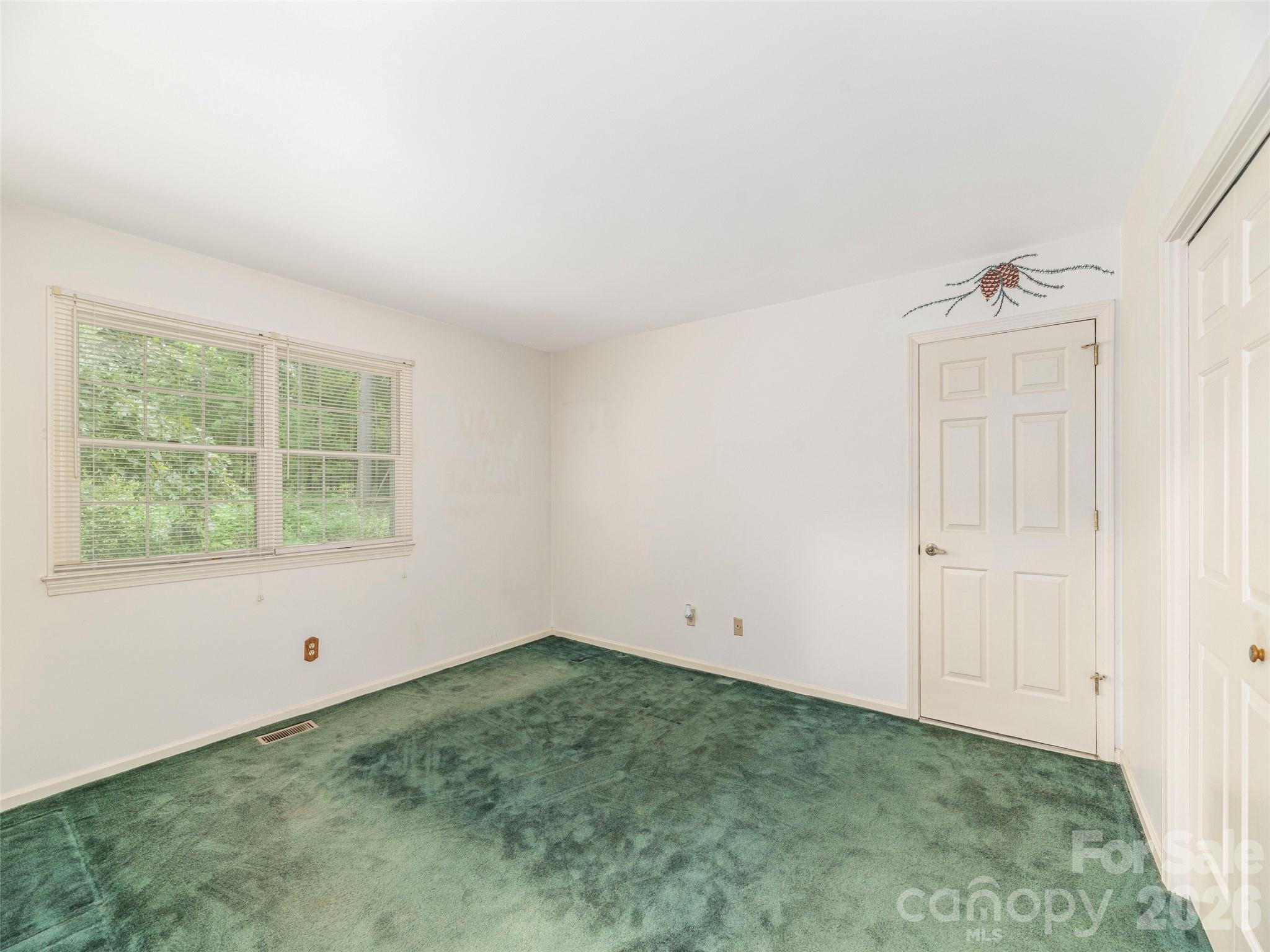 200 Heathcote Road — Hendersonville