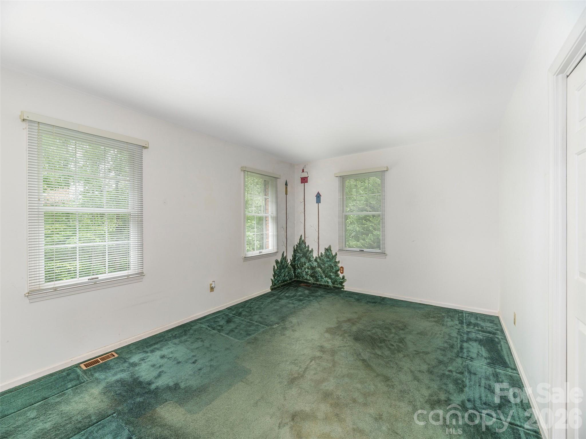 200 Heathcote Road — Hendersonville