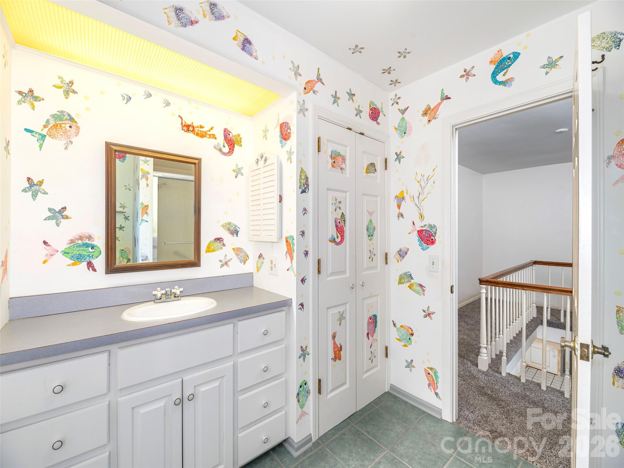 200 Heathcote Road — Hendersonville