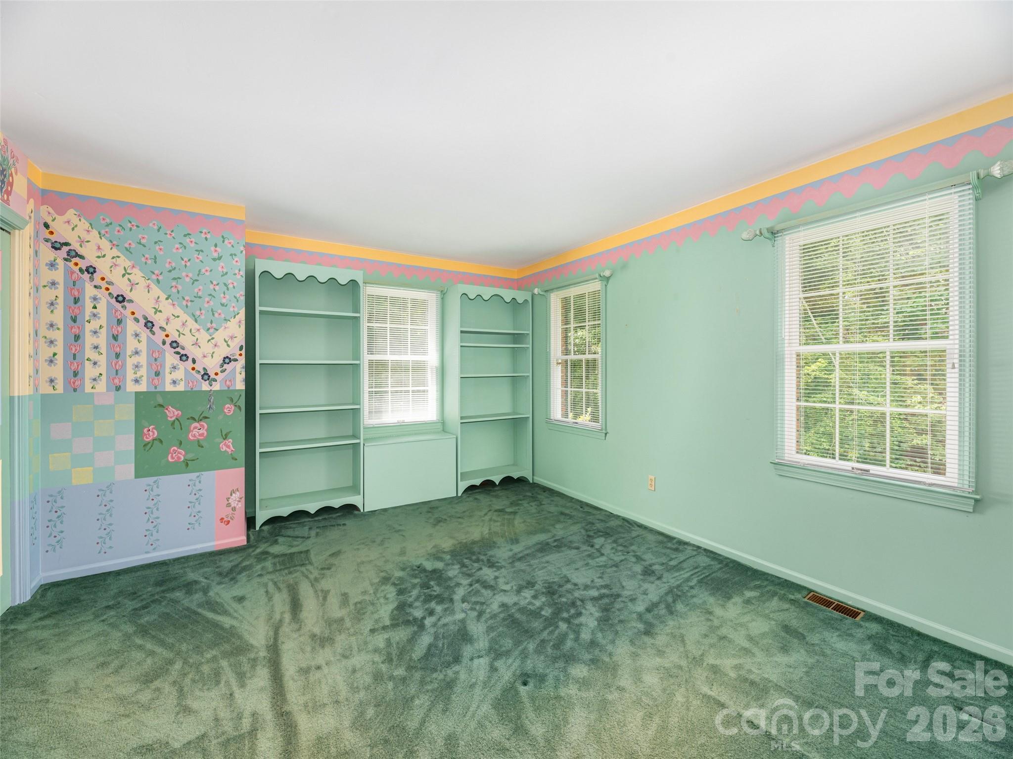 200 Heathcote Road — Hendersonville