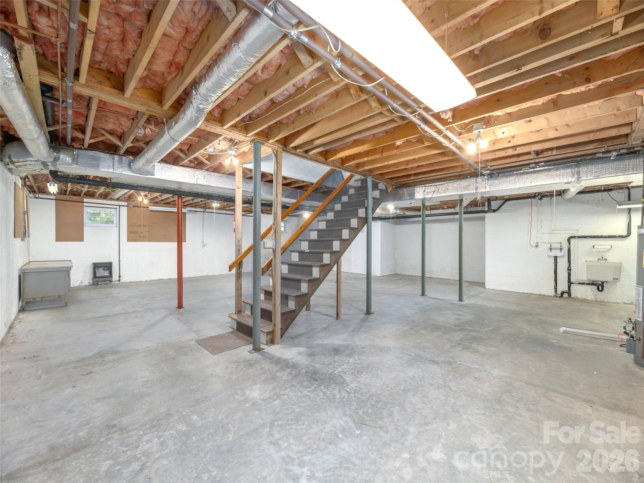 200 Heathcote Road — Hendersonville