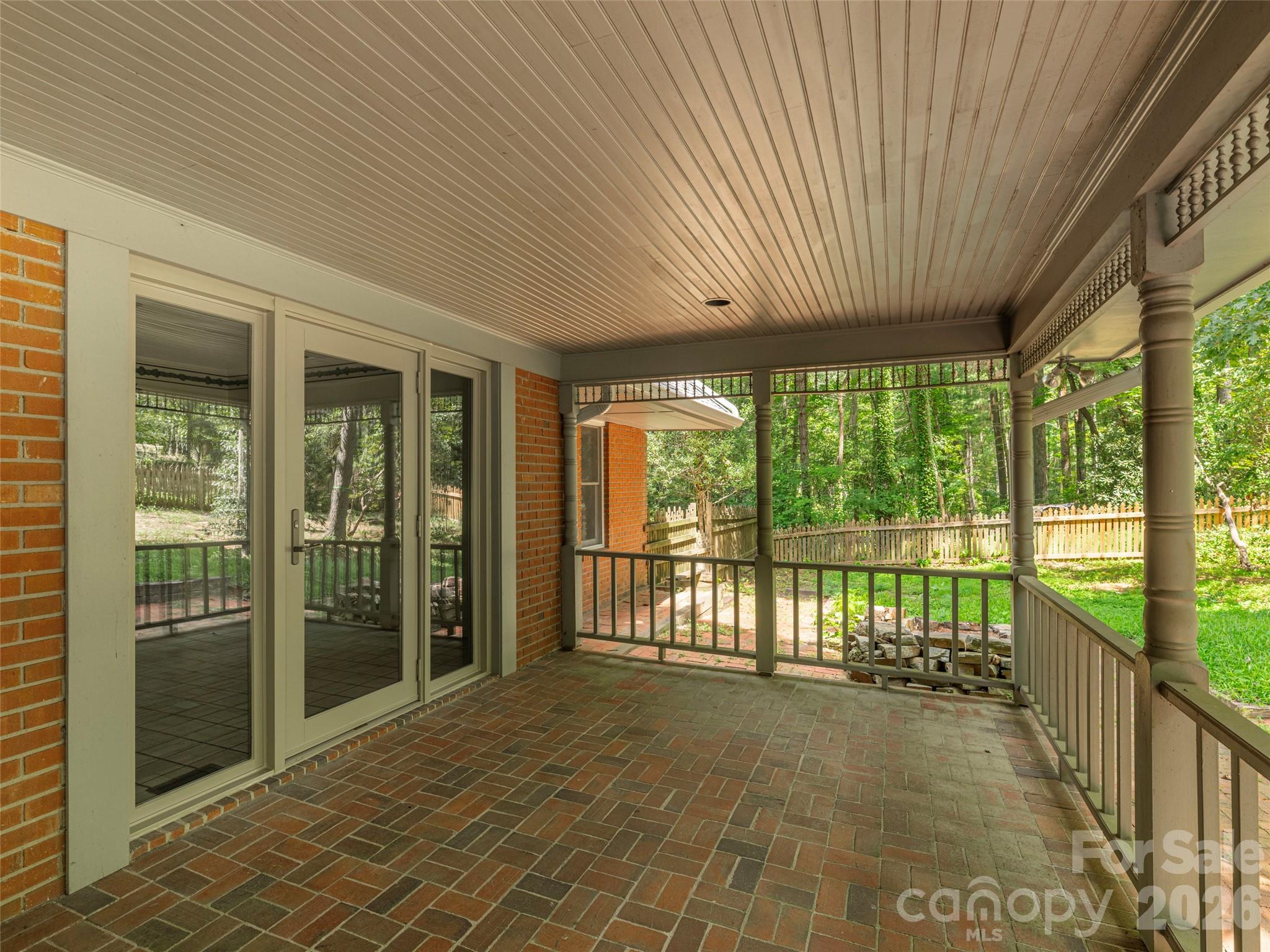 200 Heathcote Road — Hendersonville