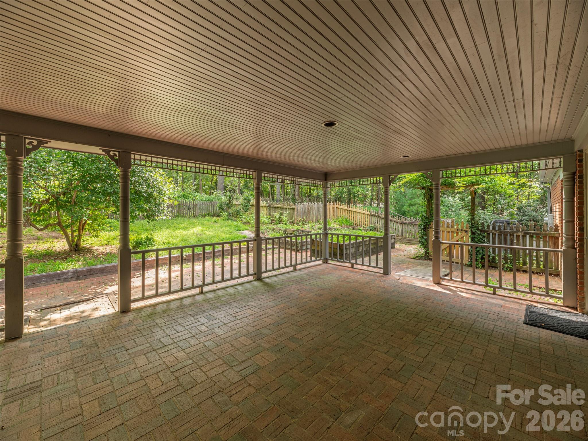 200 Heathcote Road — Hendersonville