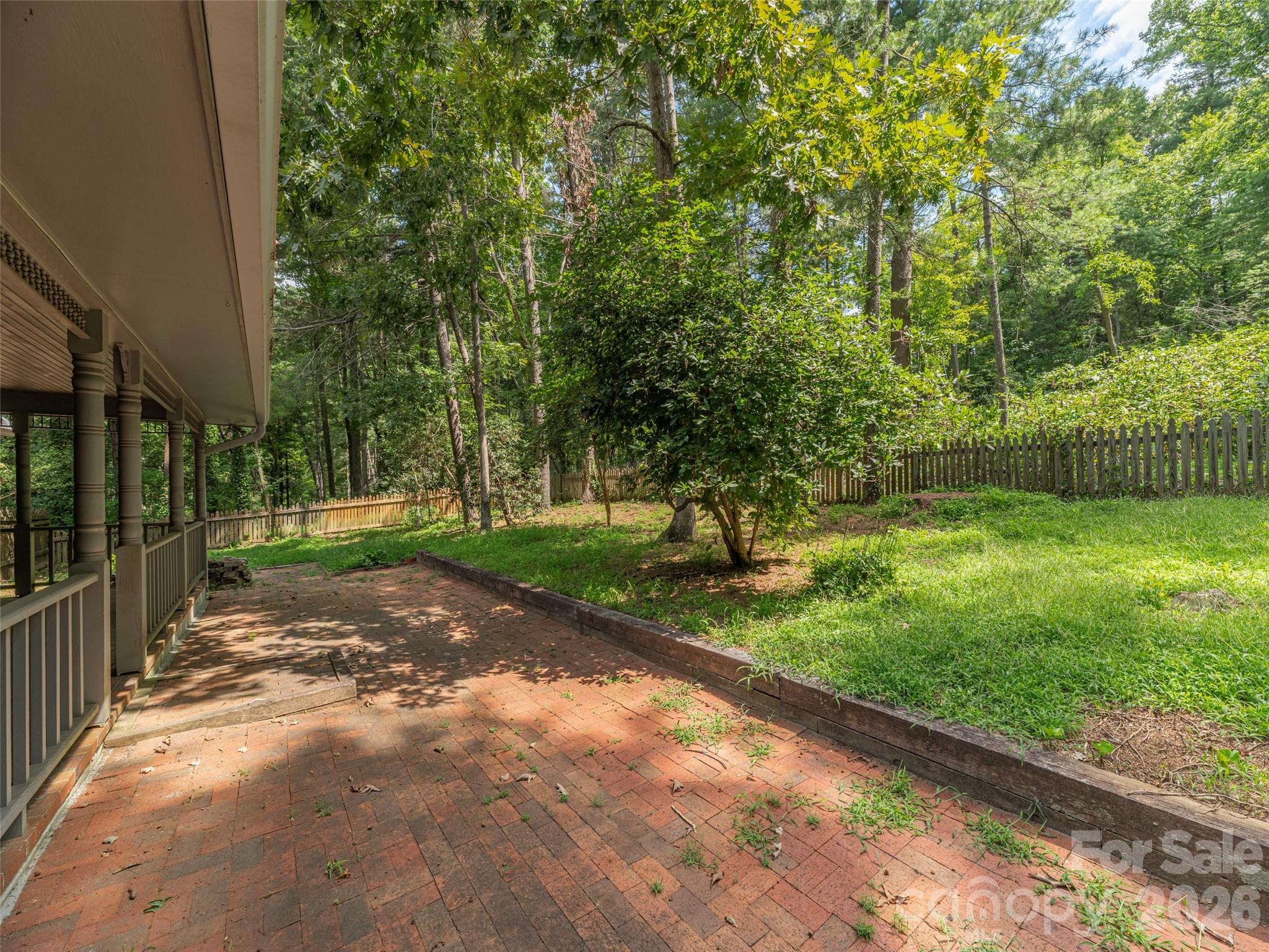 200 Heathcote Road — Hendersonville