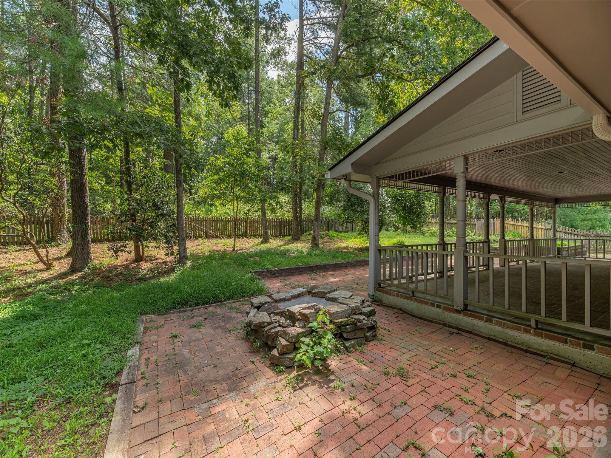 200 Heathcote Road — Hendersonville