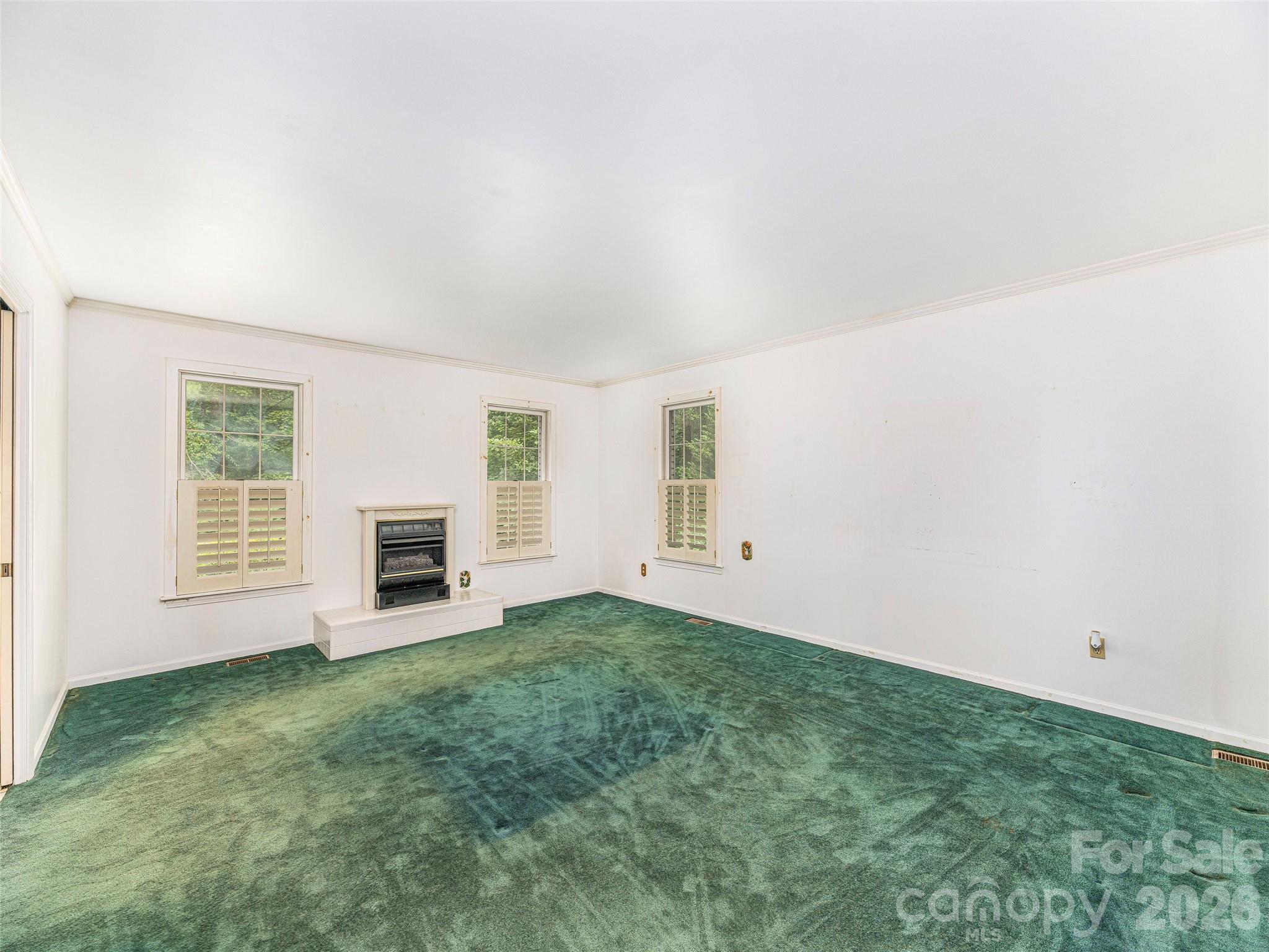 200 Heathcote Road — Hendersonville