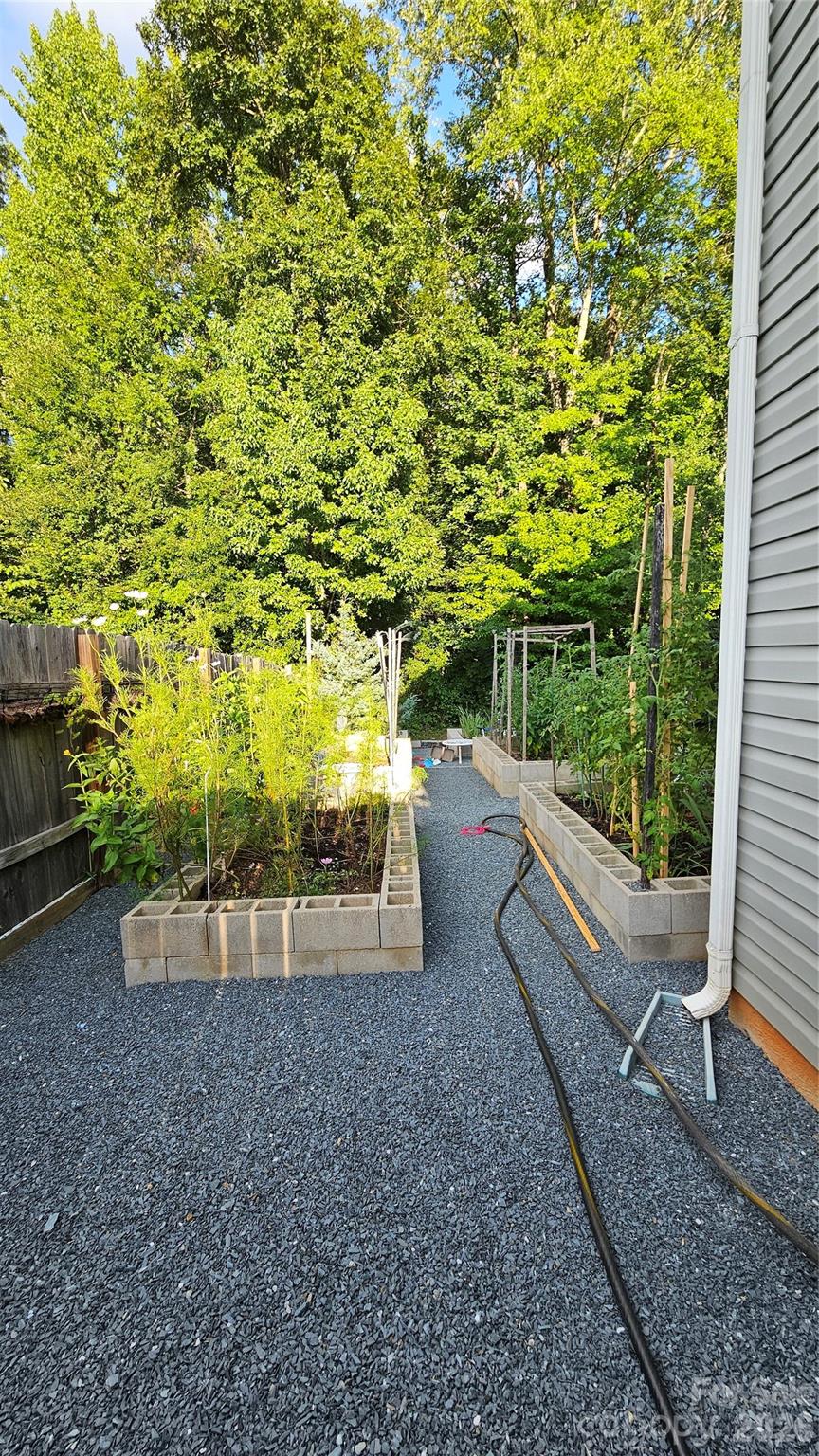 4803 Manchineel Lane — Monroe