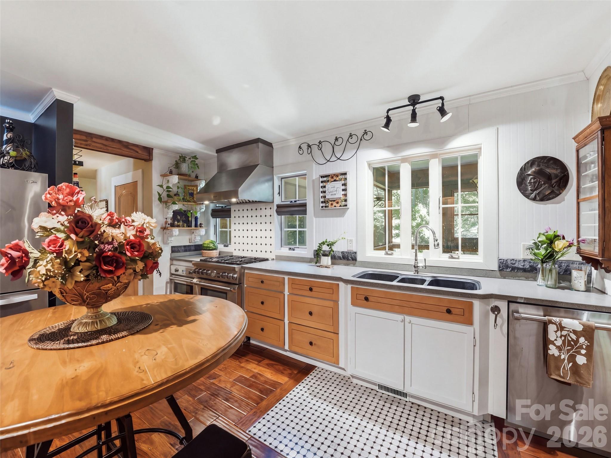 379 Holston Village Road — Waynesville