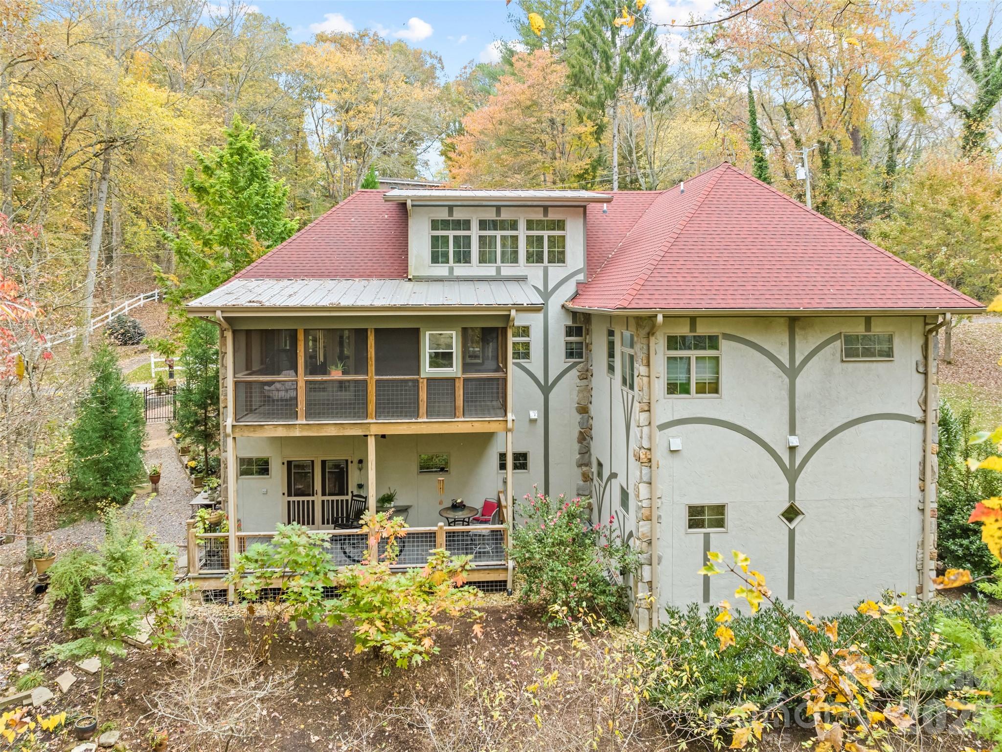 379 Holston Village Road — Waynesville